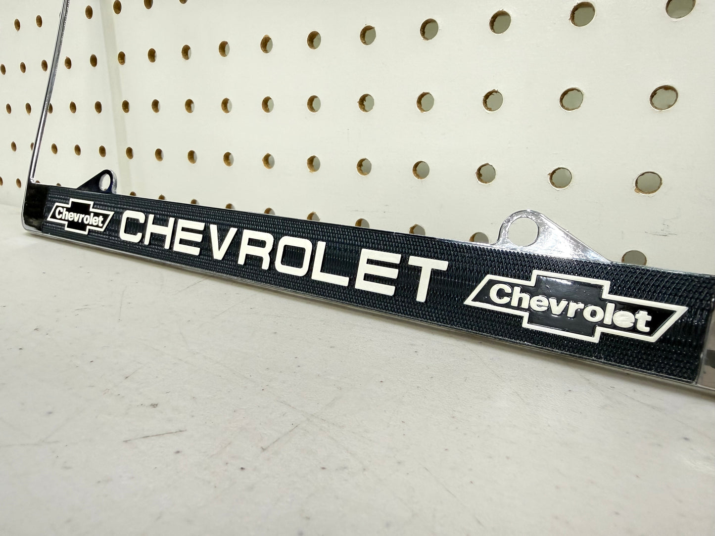 1959 CHEVY CHEVROLET GM LICENSED VINTAGE FRONT REAR LICENSE PLATE HOLDER RETAINER FRAME WITH DUAL BOWTIE LOGOS