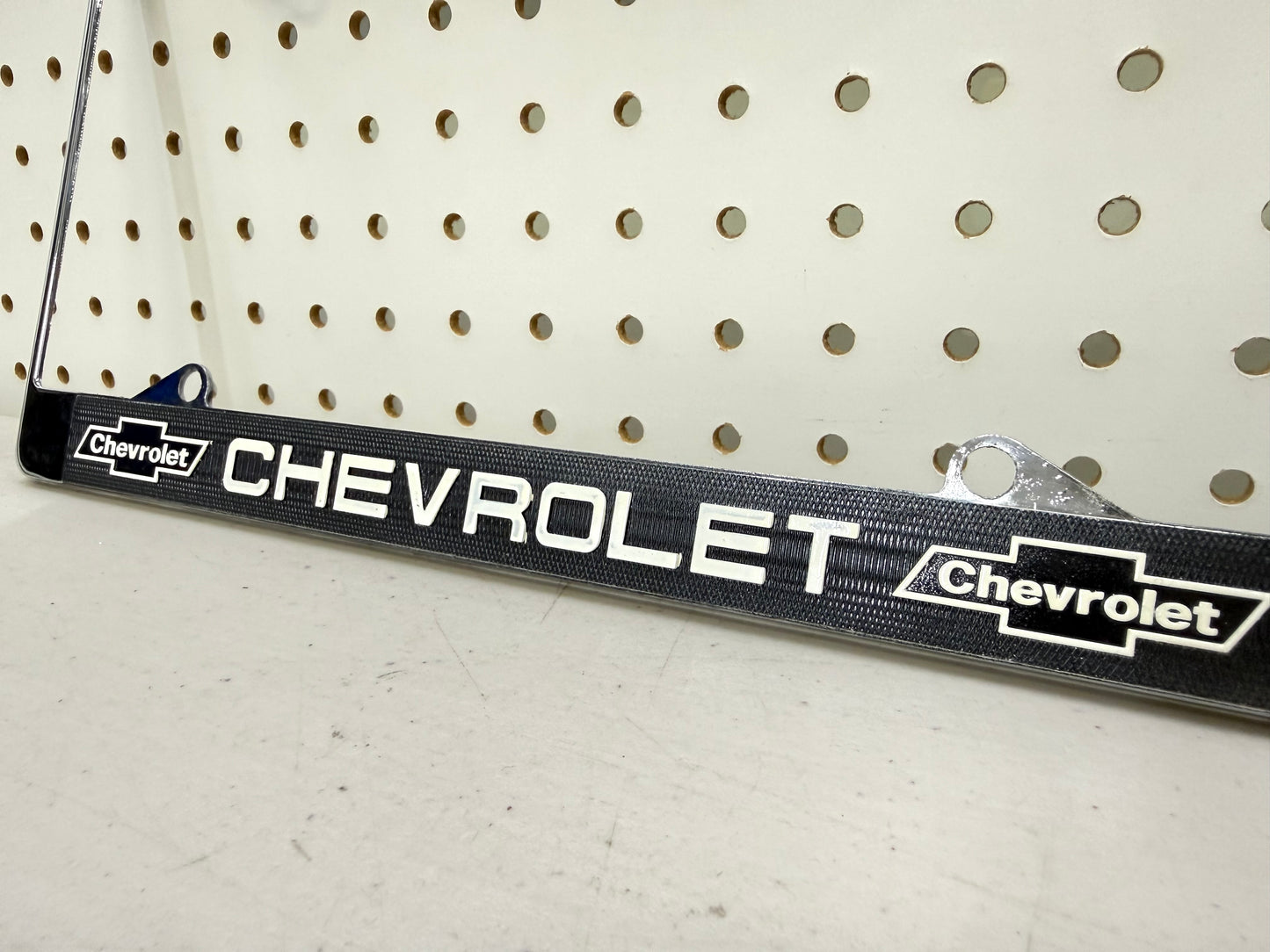 1962 CHEVY CHEVROLET GM LICENSED VINTAGE FRONT REAR LICENSE PLATE HOLDER RETAINER FRAME WITH DUAL BOWTIE LOGOS