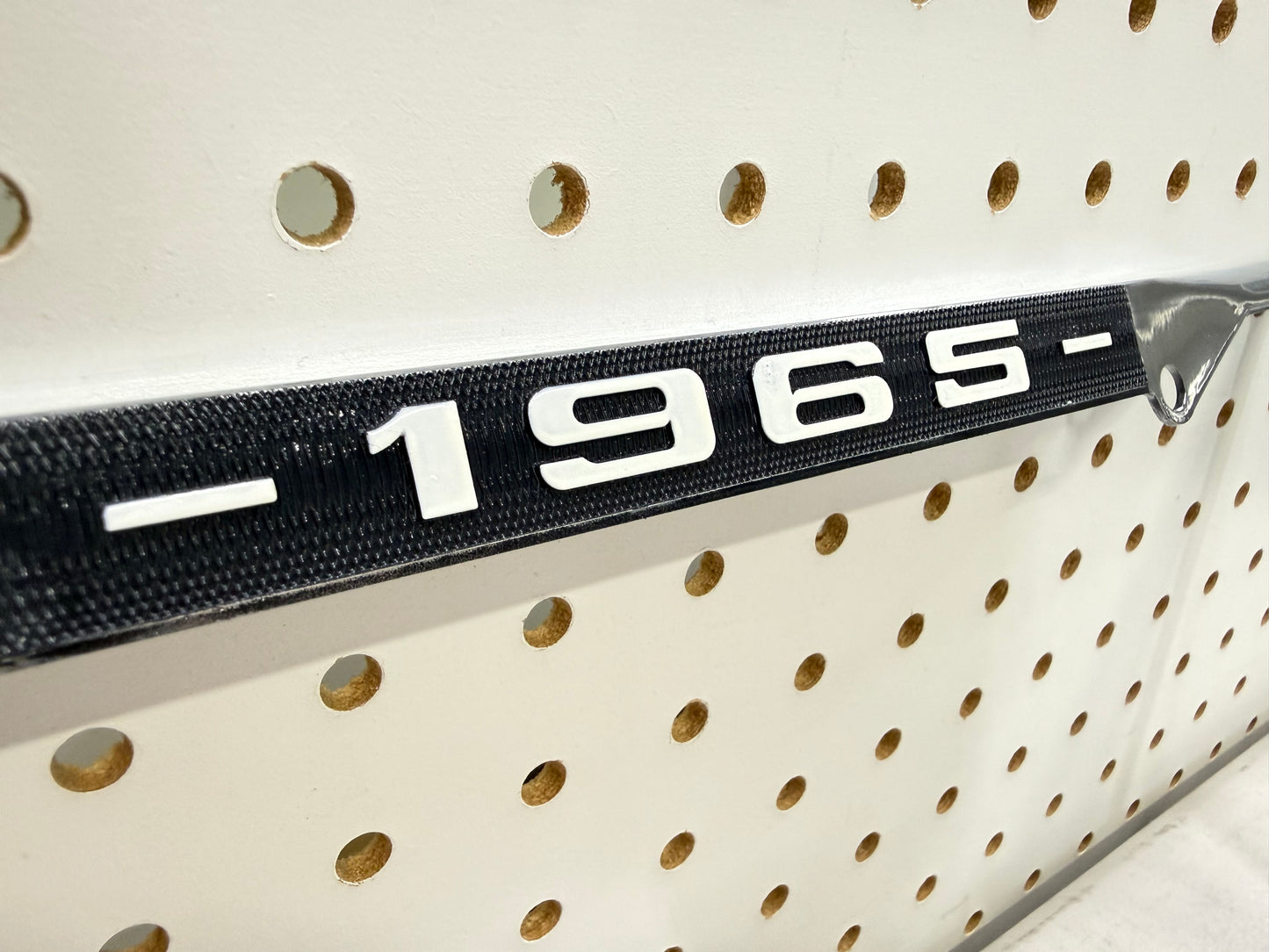 1965 CHEVY CHEVROLET GM LICENSED VINTAGE FRONT REAR LICENSE PLATE HOLDER RETAINER FRAME WITH DUAL BOWTIE LOGOS