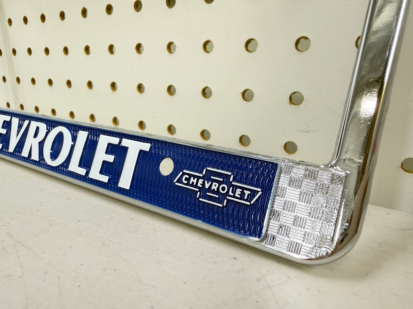 1960 CHEVY CHEVROLET GM LICENSED VINTAGE FRONT REAR LICENSE PLATE HOLDER RETAINER FRAME WITH DUAL BOWTIE LOGOS (BLUE)