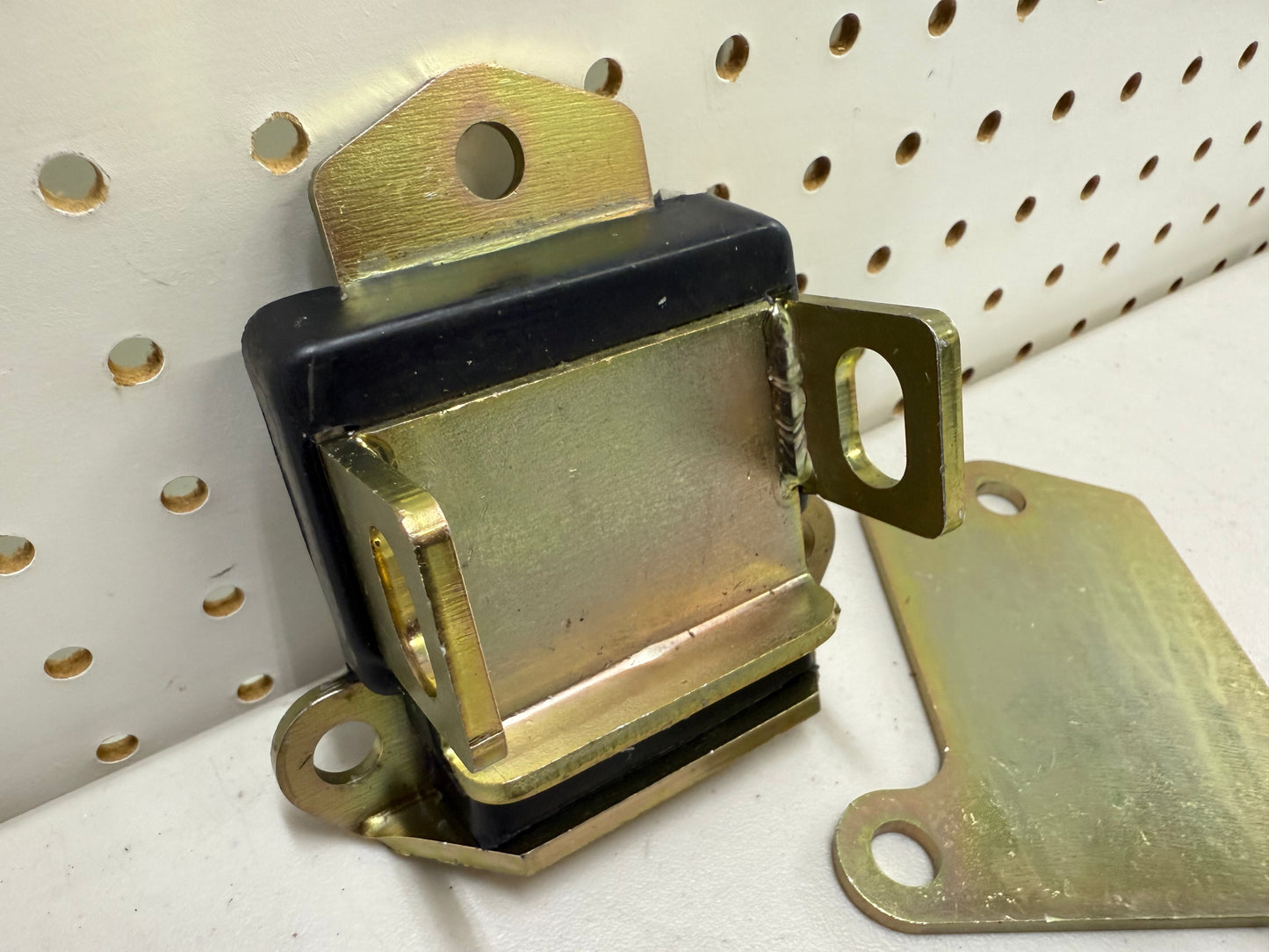 SMALL BLOCK & BIG BLOCK CHEVY SBC 283 305 327 350 BB 383 400 396 427 454 ENGINE MOTOR MOUNT 1PC