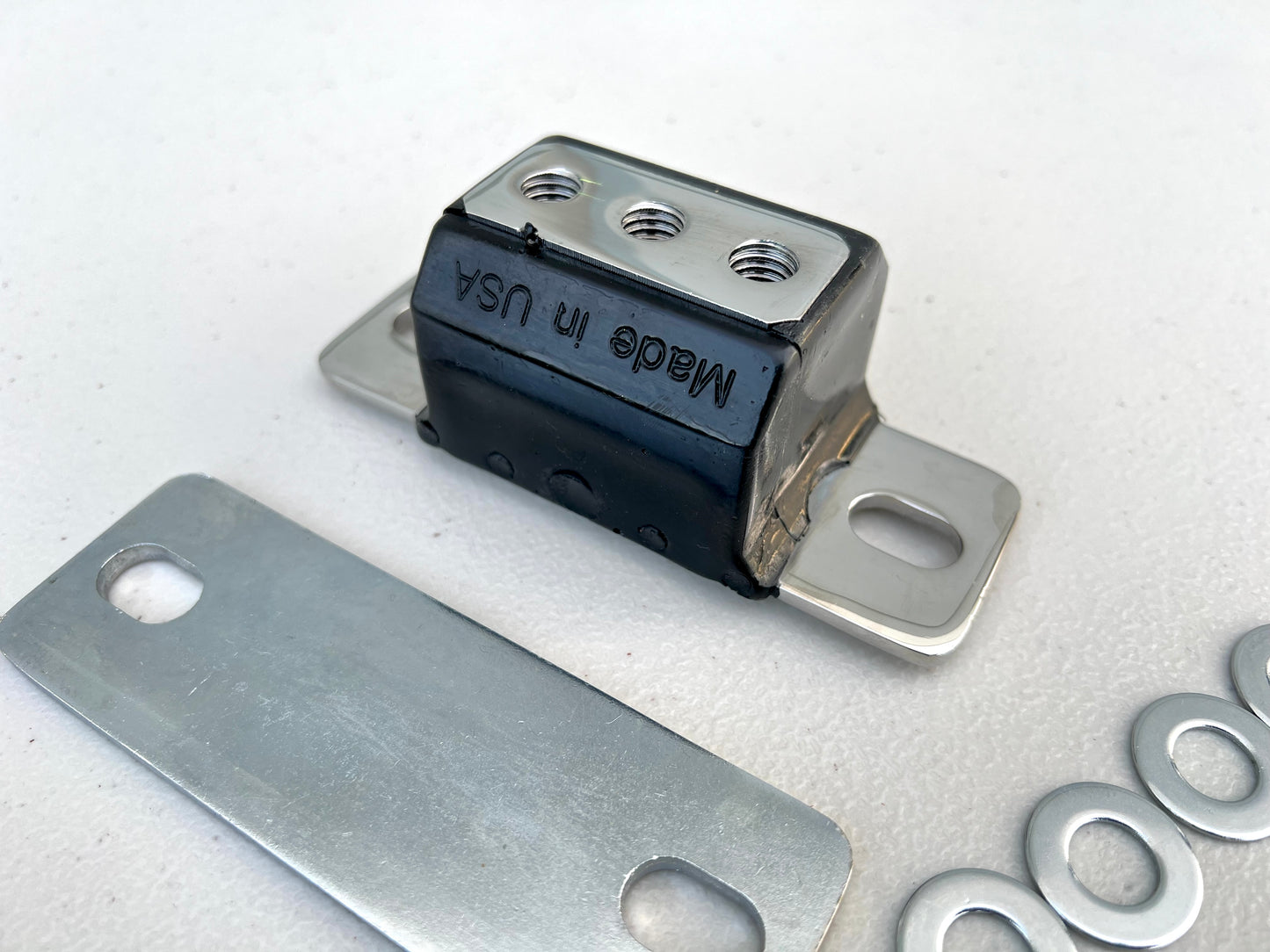 HEAVY DUTY POLY TRANSMISSION MOUNT FOR TH-350, TH-400, 700R-4 (GM CHEVY CARS & TRUCKS) 1PC / IMPORT CHROME