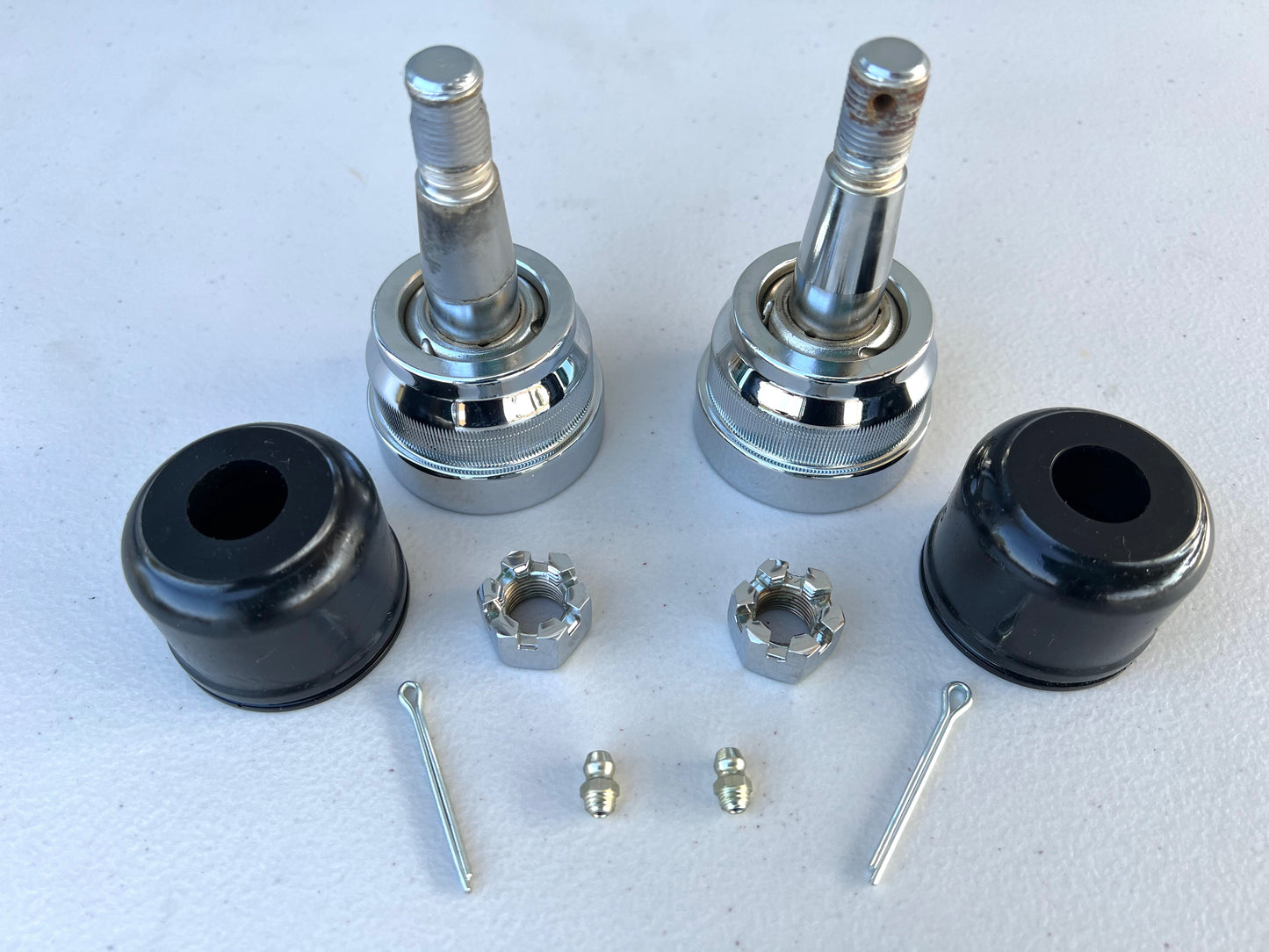 PREMIUM HEAVY DUTY LOWER BALL JOINTS (CHEVY CAPRICE , CADI , GBODY) PAIR / CHROME FINISH