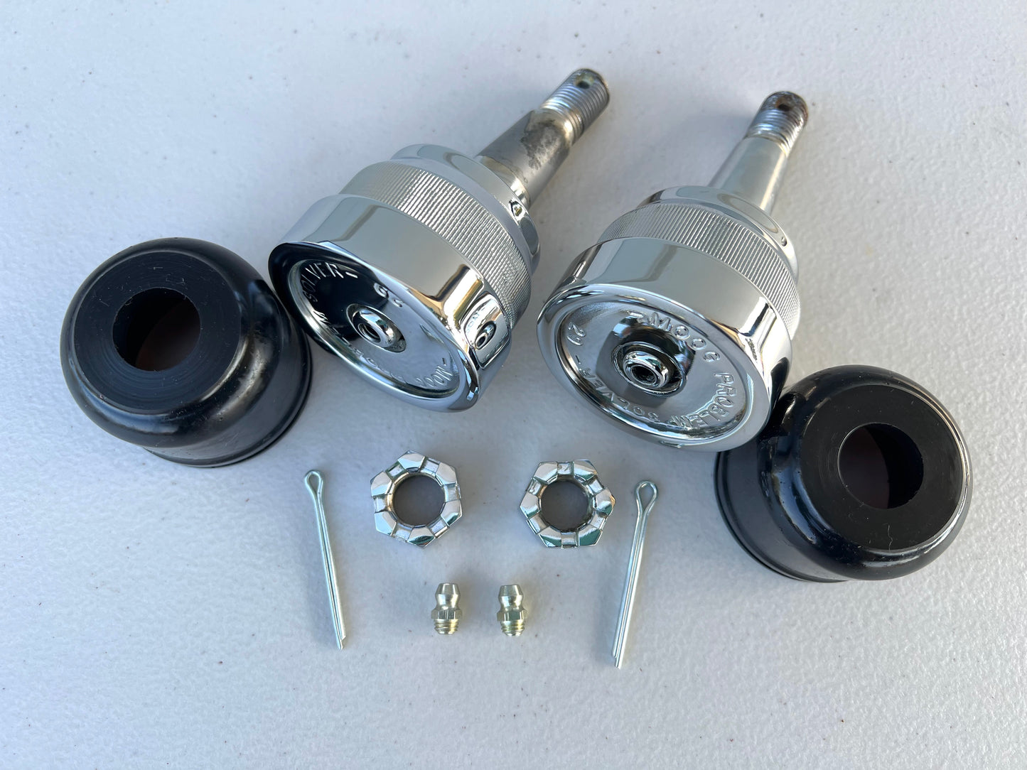 PREMIUM HEAVY DUTY LOWER BALL JOINTS (CHEVY CAPRICE , CADI , GBODY) PAIR / CHROME FINISH