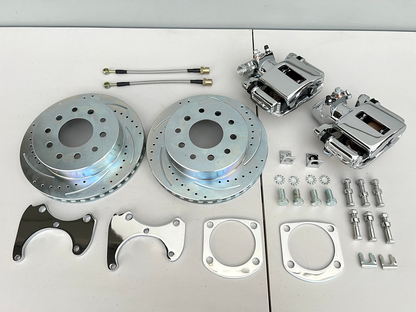 1955-57 CHEVY BEL AIR / 1958-70 CHEVY IMPALA REAR DISC BRAKE KIT FOR STOCK REAR END [NEW] [CHROME FINISH]