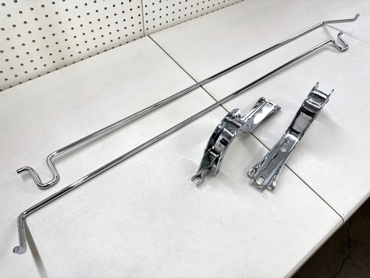 1961-64 CHEVY IMPALA / FULL SIZE TRUNK LID HINGES AND TORQUE RODS SET / CHROME FINISH [ORIGINAL OEM RESTORED]