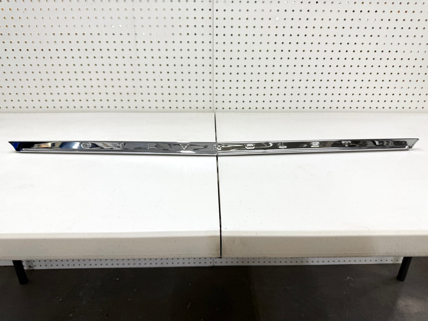 1962 CHEVY IMPALA BEL AIR BISCAYNE FULL SIZE HOOD LIP MOLDING with GM Chevrolet lettering [NEW][CHROME FINISH]