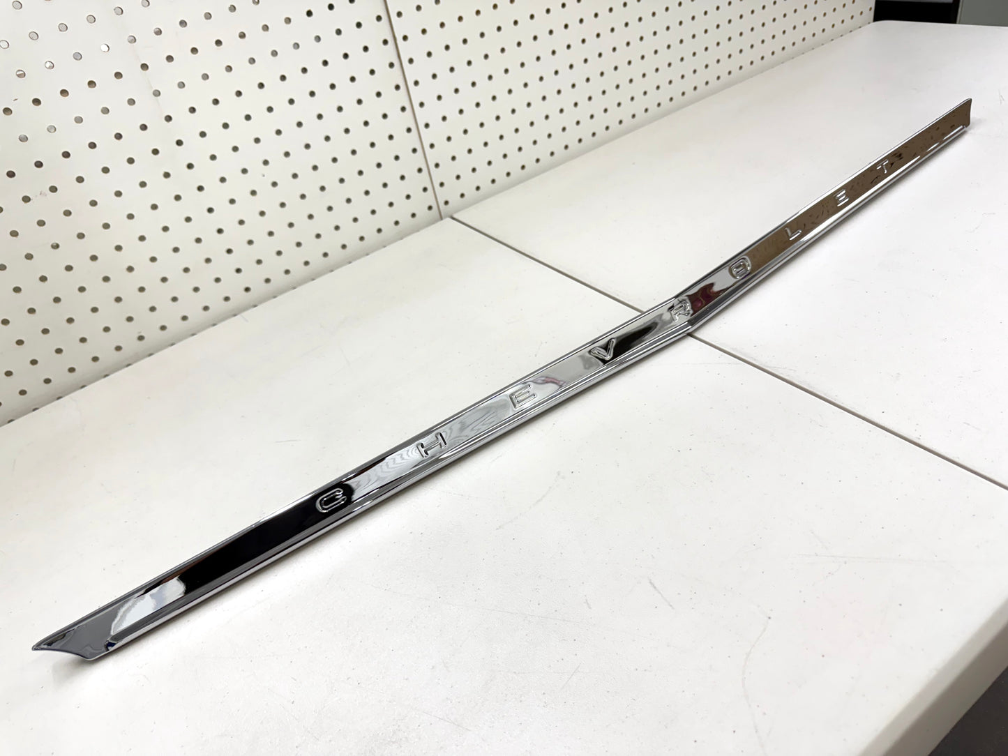 1962 CHEVY IMPALA BEL AIR BISCAYNE FULL SIZE HOOD LIP MOLDING with GM Chevrolet lettering [NEW][CHROME FINISH]