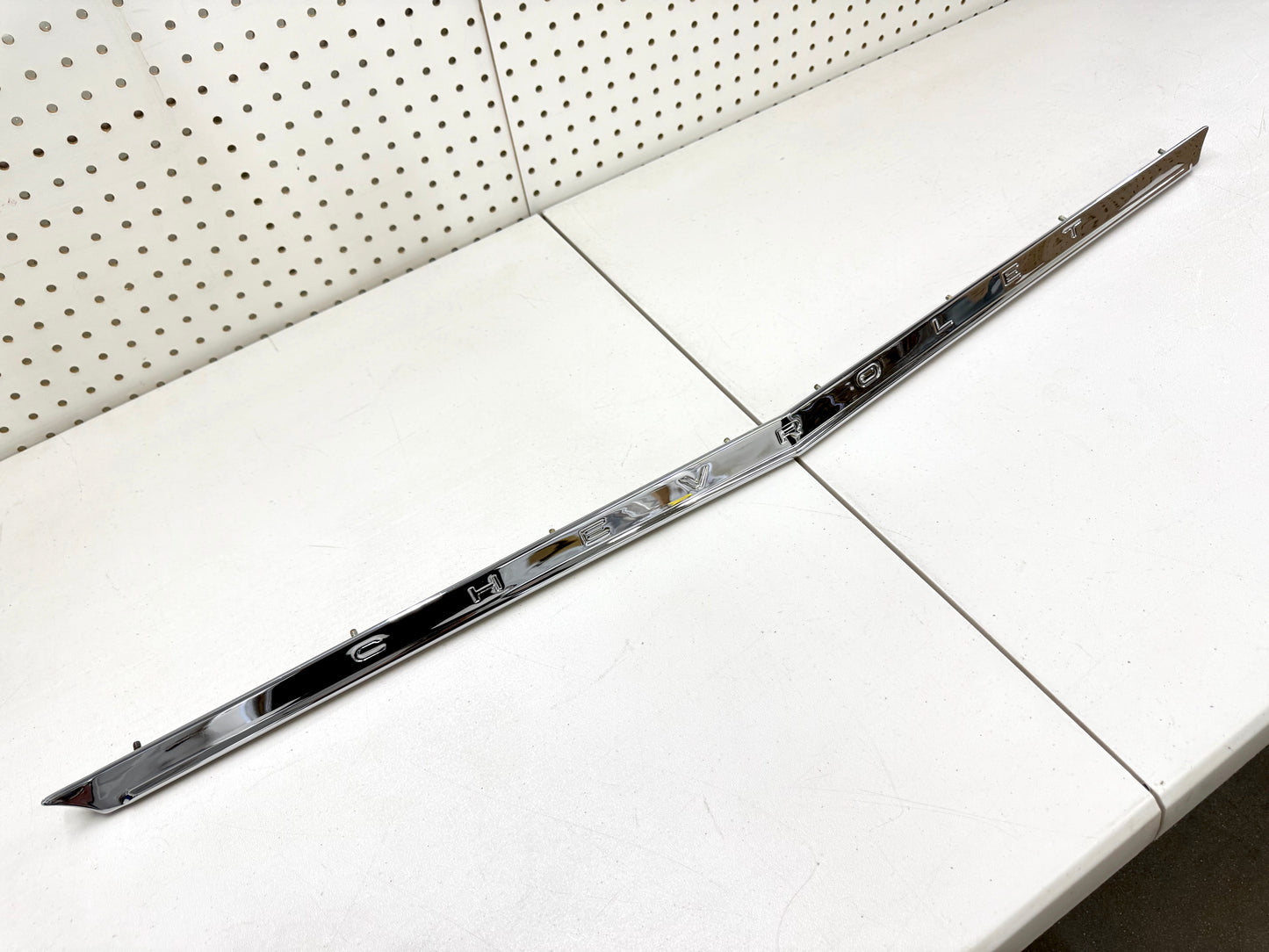 1962 CHEVY IMPALA BEL AIR BISCAYNE FULL SIZE HOOD LIP MOLDING with GM Chevrolet lettering [NEW][CHROME FINISH]