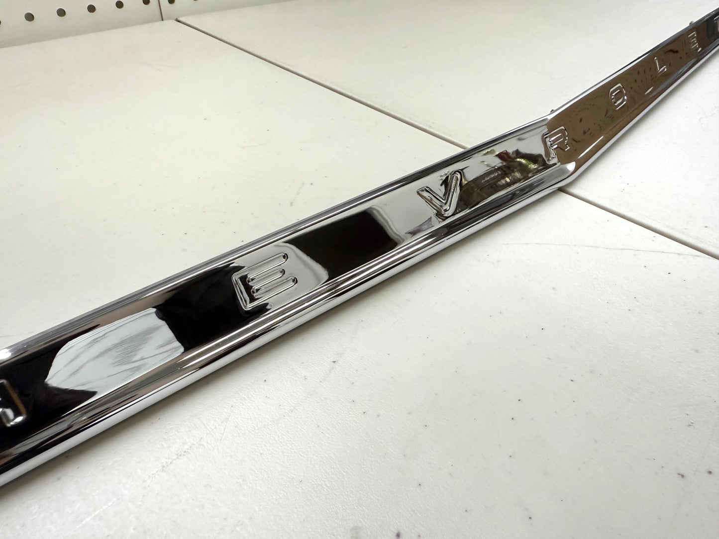 1962 CHEVY IMPALA BEL AIR BISCAYNE FULL SIZE HOOD LIP MOLDING with GM Chevrolet lettering [NEW][CHROME FINISH]