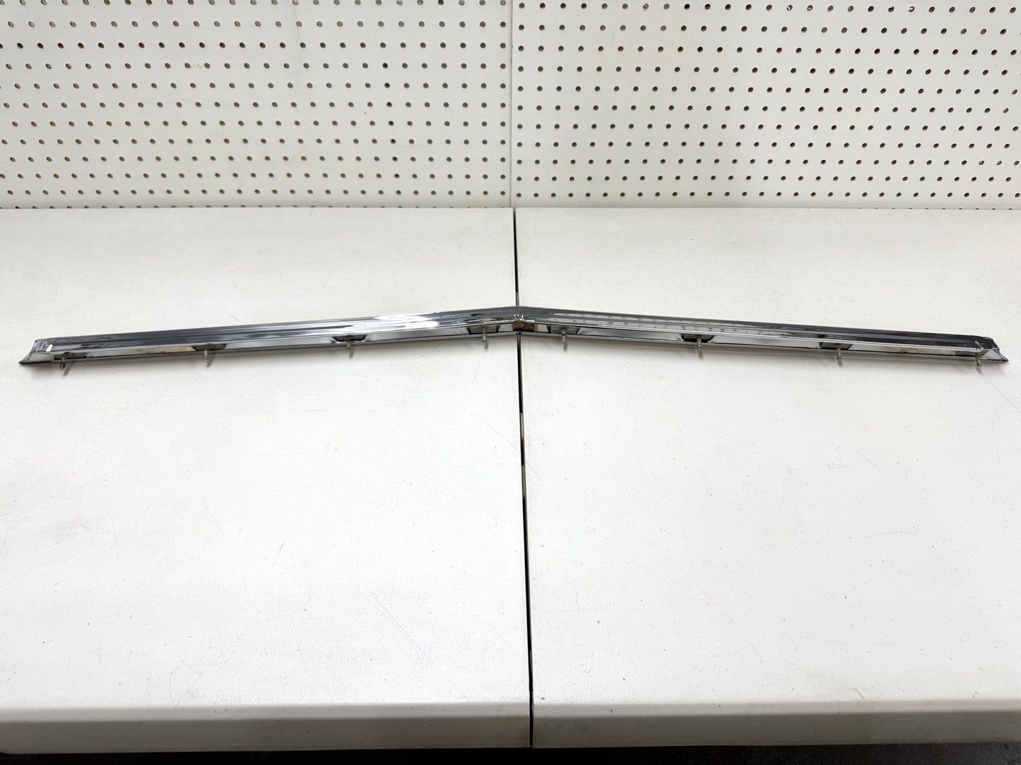 1962 CHEVY IMPALA BEL AIR BISCAYNE FULL SIZE HOOD LIP MOLDING with GM Chevrolet lettering [NEW][CHROME FINISH]