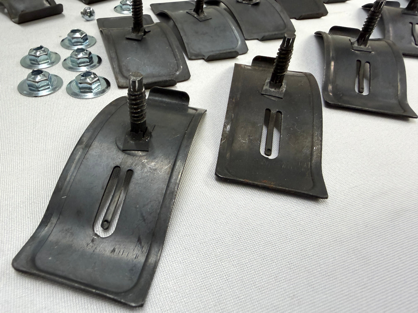 1964 CHEVROLET CHEVY IMPALA STANDARD TRUNK REAR COVE PANEL CLIP SET / REAR DECK MOLDING CLIP SET [NEW]