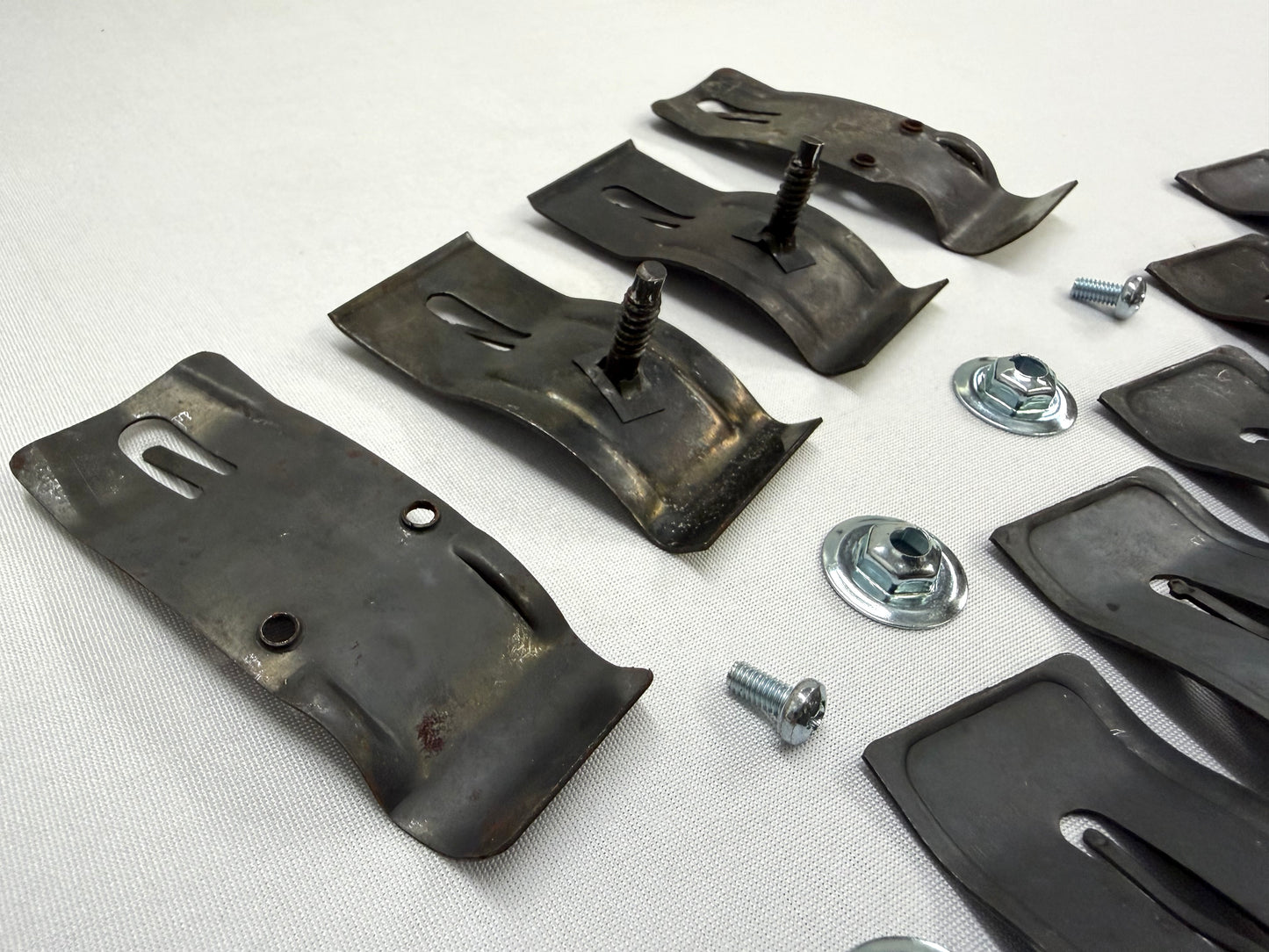 1964 CHEVROLET CHEVY IMPALA STANDARD TRUNK REAR COVE PANEL CLIP SET / REAR DECK MOLDING CLIP SET [NEW]