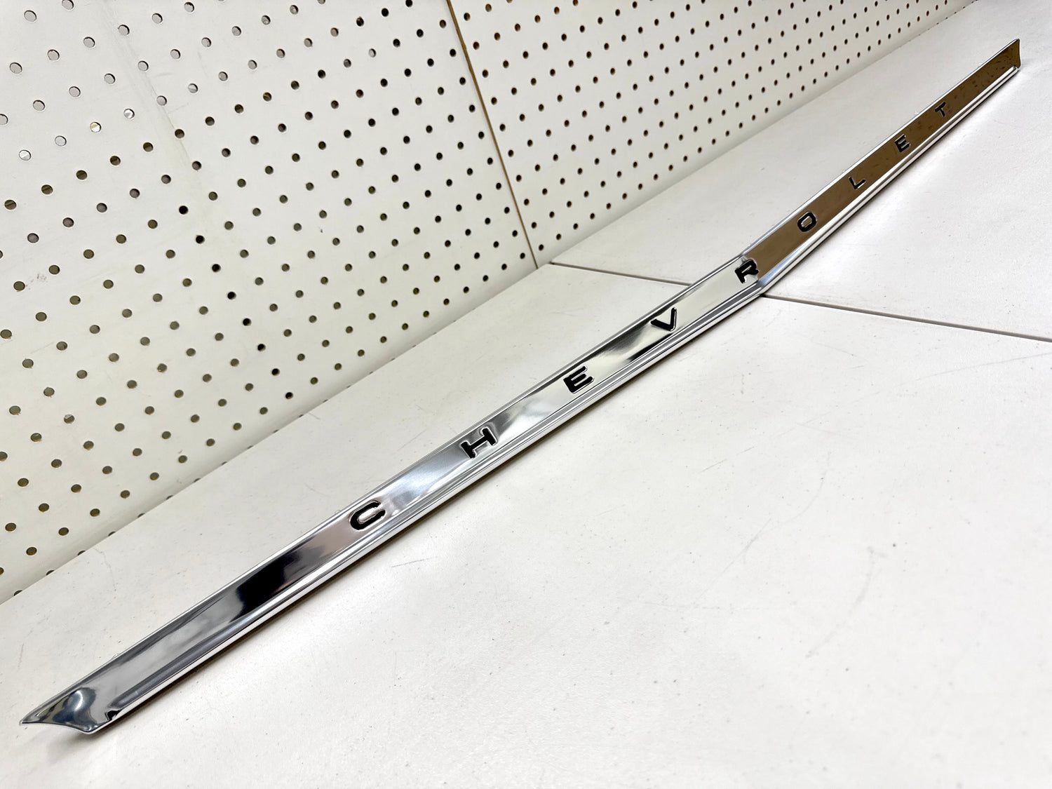 1962 CHEVY IMPALA BEL AIR BISCAYNE FULL SIZE HOOD LIP MOLDING with GM Chevrolet lettering [NEW]
