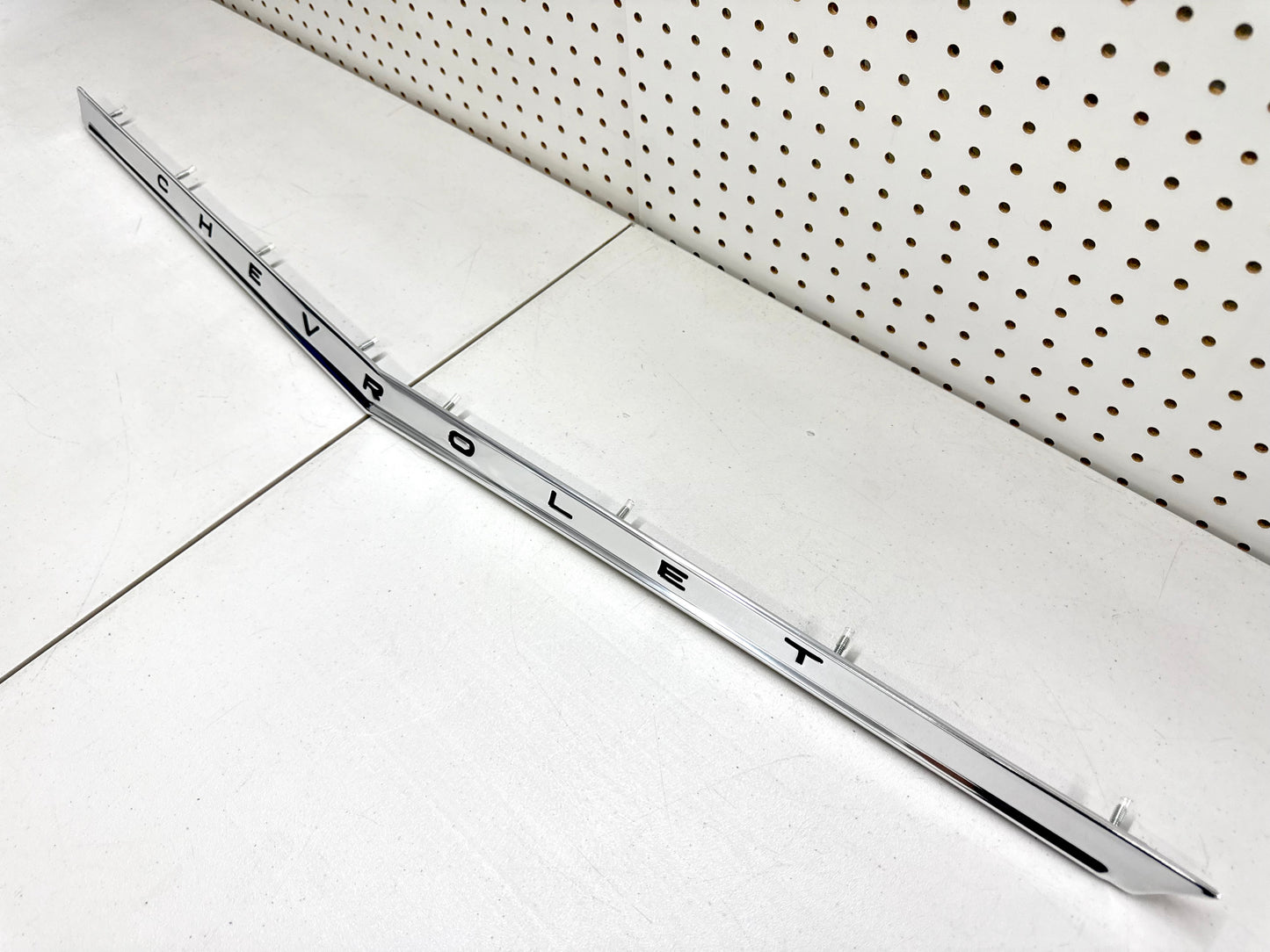 1962 CHEVY IMPALA BEL AIR BISCAYNE FULL SIZE HOOD LIP MOLDING with GM Chevrolet lettering [NEW]