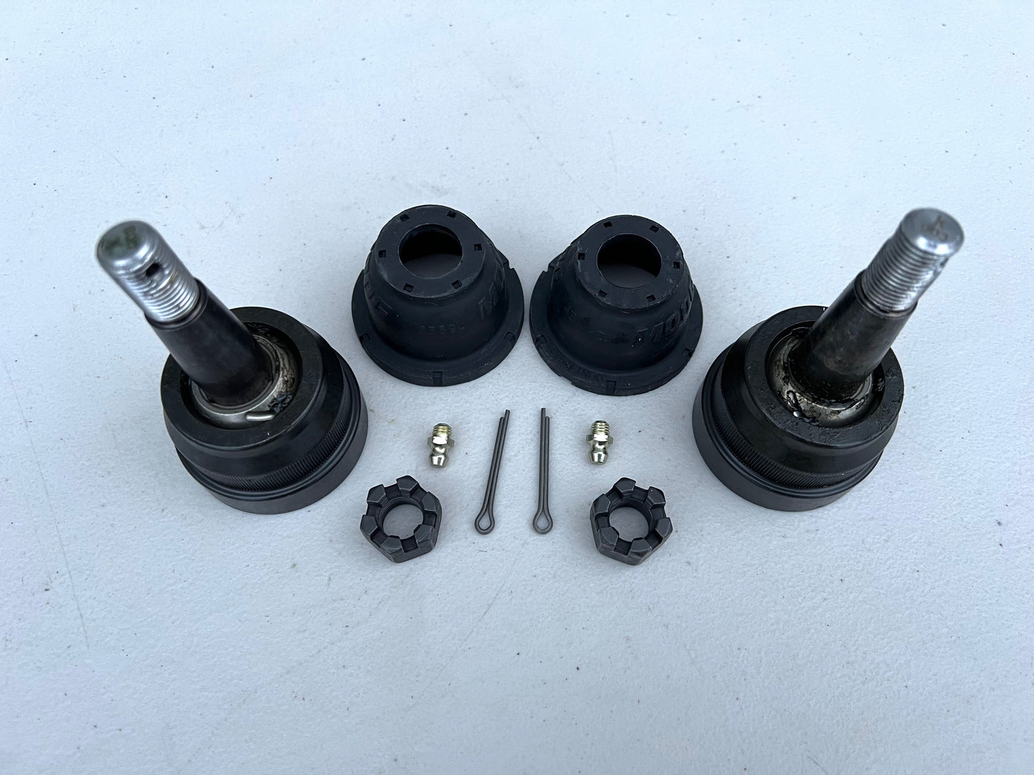 PREMIUM HEAVY DUTY LOWER BALL JOINTS (CHEVY CAPRICE , CADI , GBODY) 1PAIR