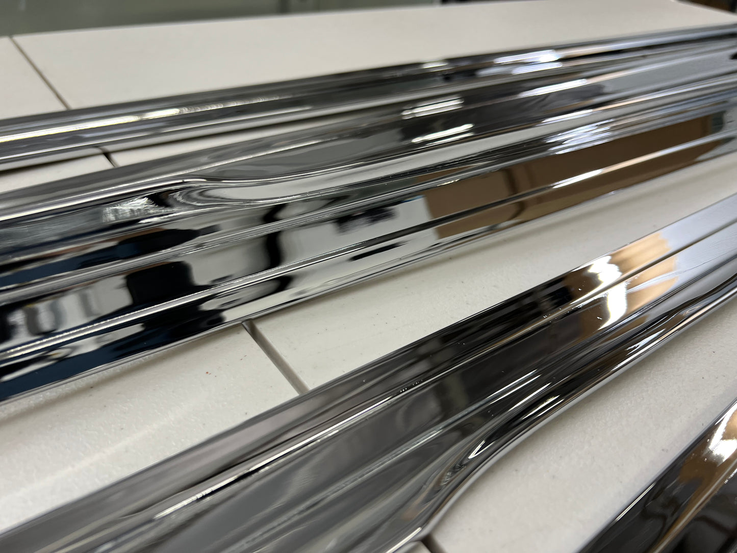 1962 CHEVY IMPALA / FULL SIZE 2 DOOR STANDARD OR SS ORIGINAL BODY SIDE MOLDING COMPLETE SET 6PC [ORIGINAL / OEM] [CHROME FINISH]