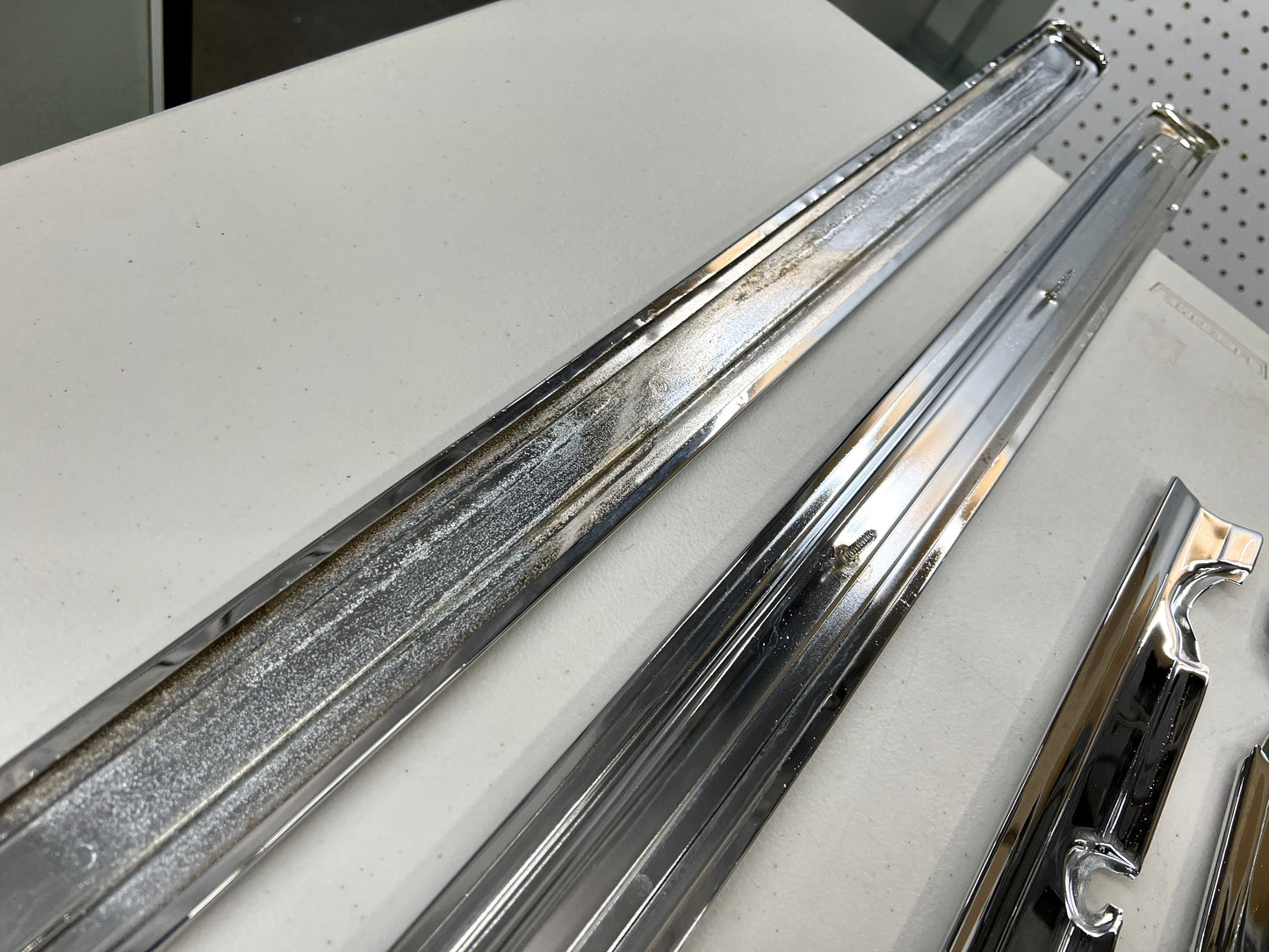 1962 CHEVY IMPALA / FULL SIZE 2 DOOR STANDARD OR SS ORIGINAL BODY SIDE MOLDING COMPLETE SET 6PC [ORIGINAL / OEM] [CHROME FINISH]