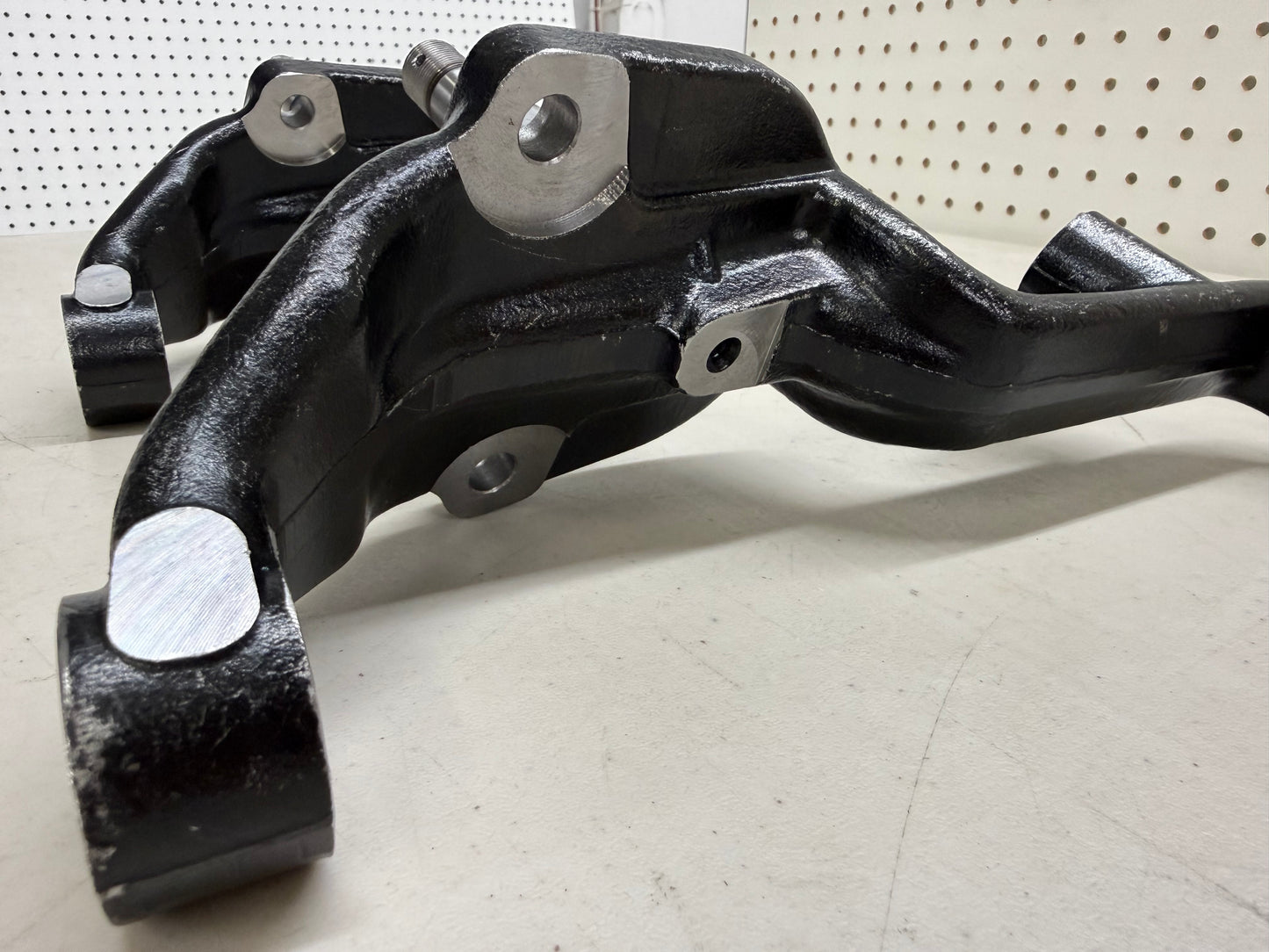 1959-64 CHEVY IMPALA BELAIR DRUM BRAKE SPINDLES (PAIR) / RAW FINISH [NEW]