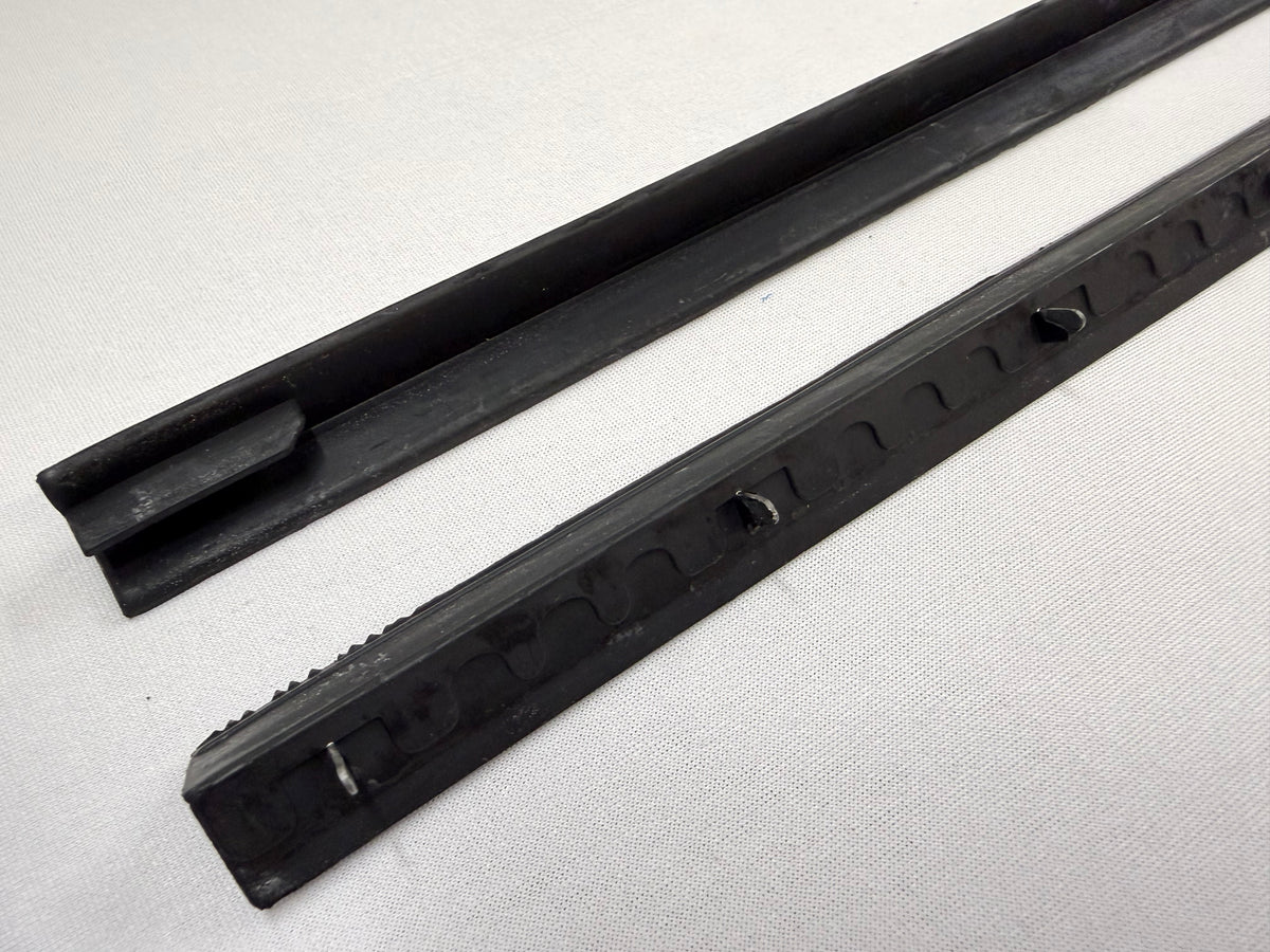 1965-1968 CHEVROLET CHEVY IMPALA 2 DOOR HARDTOP OR CONVERTIBLE DOOR VENT WINDOW WEATHERSTRIP SET RUBBERS 1PAIR [NEW]