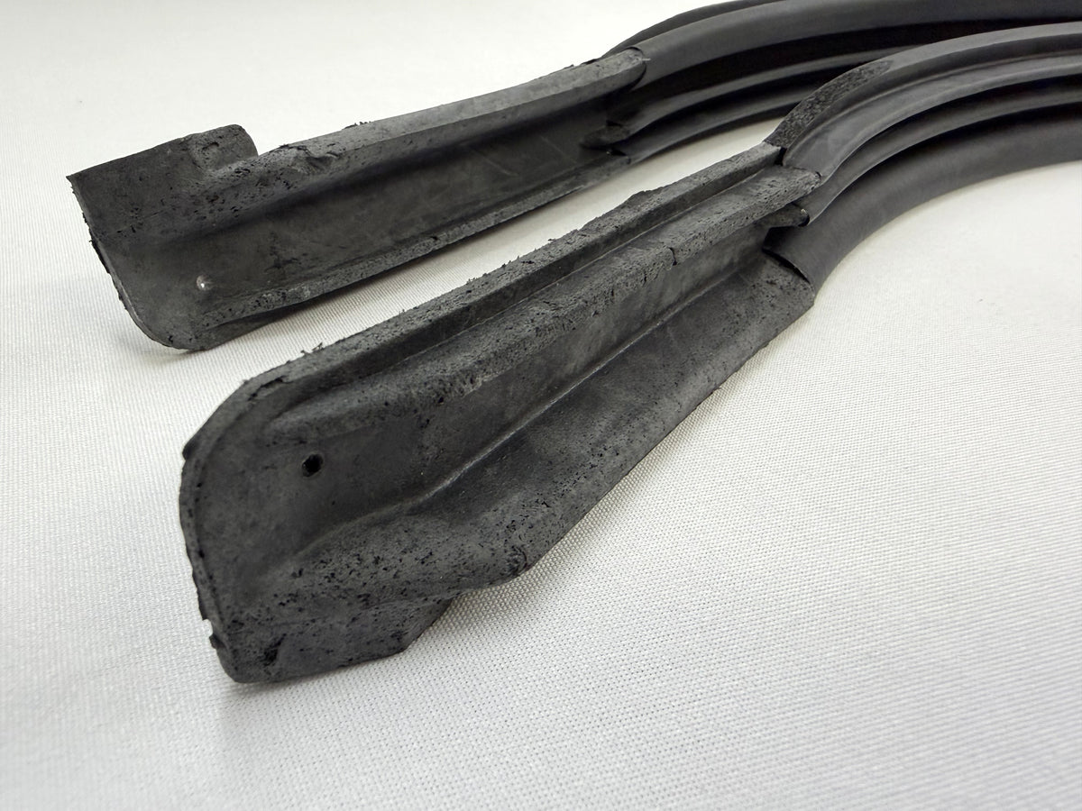 1961-1962 CHEVROLET CHEVY IMPALA 2 DOOR CONVERTIBLE PILLAR POST WEATHERSTRIPS RUBBERS SEALS 1PAIR / OLDSMOBILE 88 98
