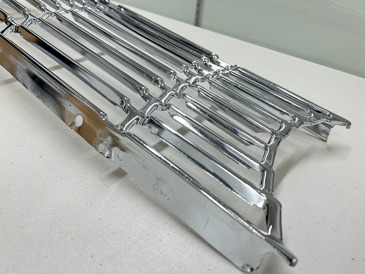 1961 CHEVY IMPALA / FULL SIZE FRONT GRILL (GRILLE) 1PC / CHROME FINISH [ORIGINAL OEM RESTORED]