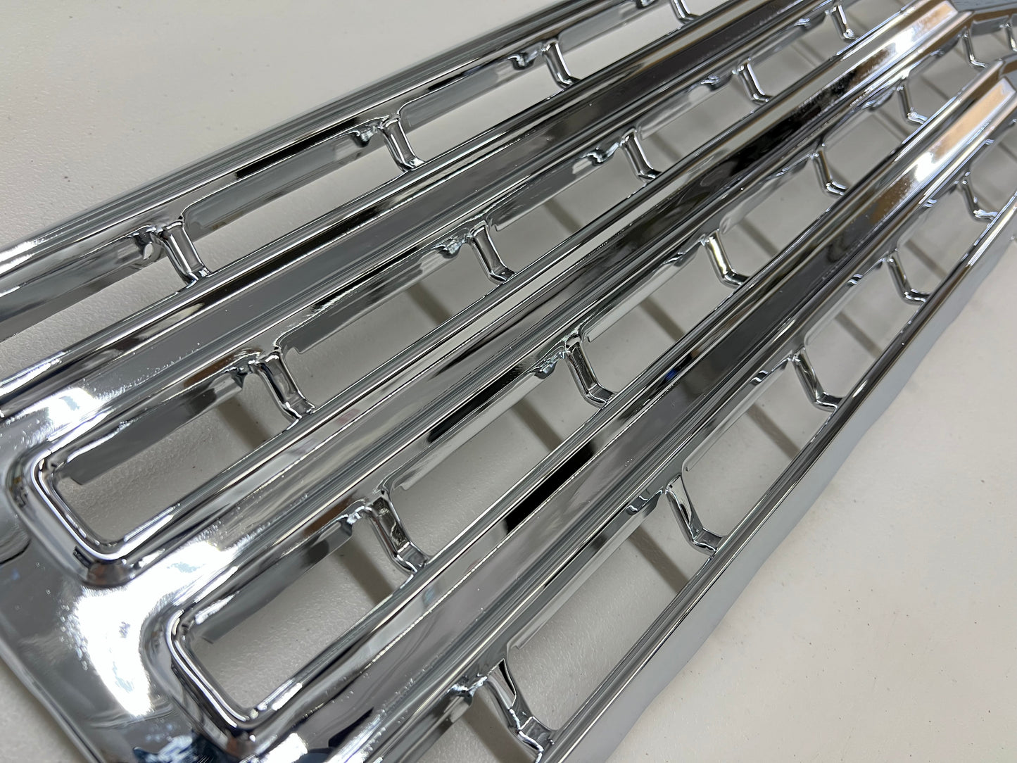 1962 CHEVY IMPALA / FULL SIZE FRONT GRILL (GRILLE) 1PC / CHROME FINISH [ORIGINAL OEM RESTORED]