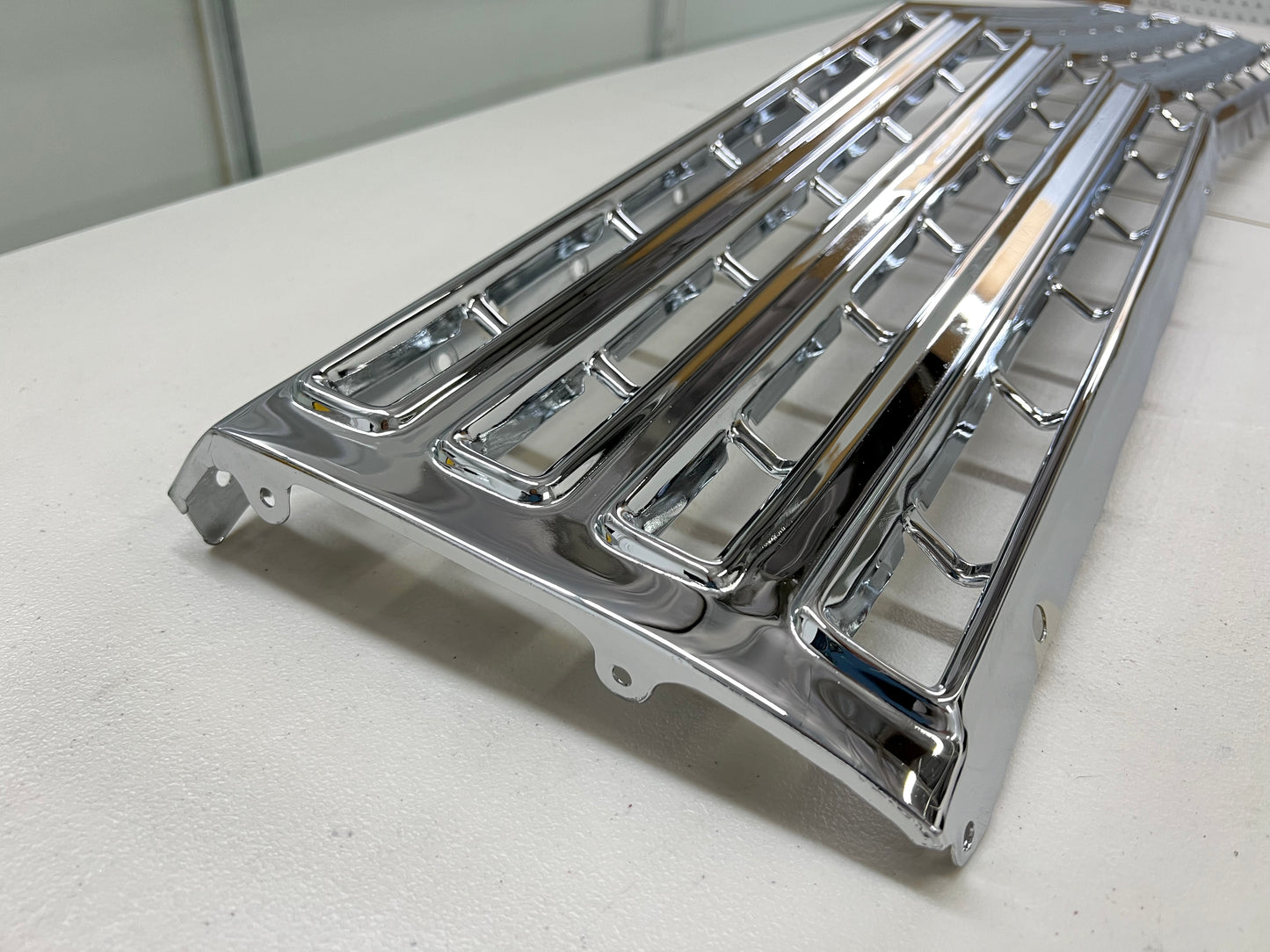 1962 CHEVY IMPALA / FULL SIZE FRONT GRILL (GRILLE) 1PC / CHROME FINISH [ORIGINAL OEM RESTORED]