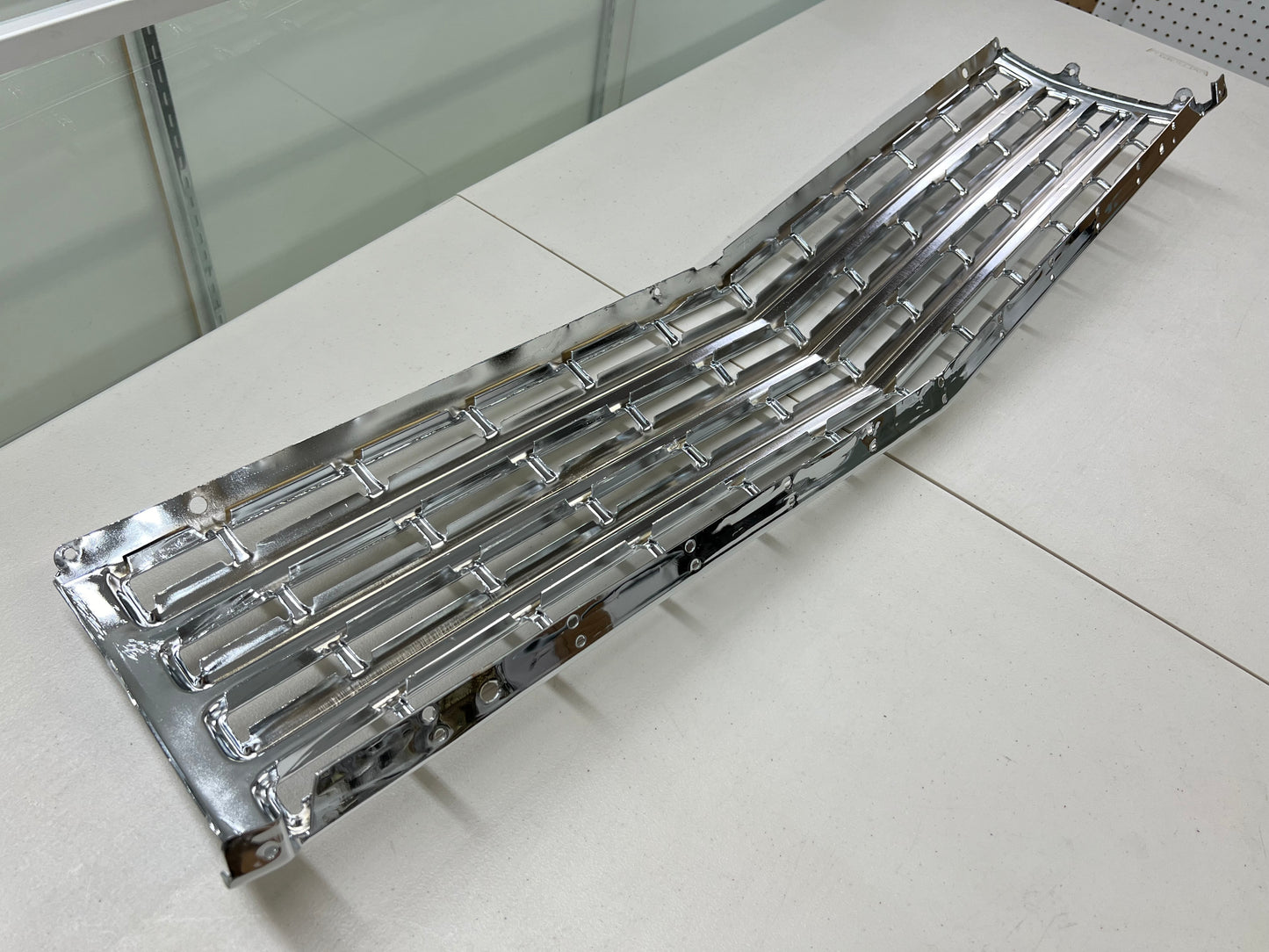 1962 CHEVY IMPALA / FULL SIZE FRONT GRILL (GRILLE) 1PC / CHROME FINISH [ORIGINAL OEM RESTORED]