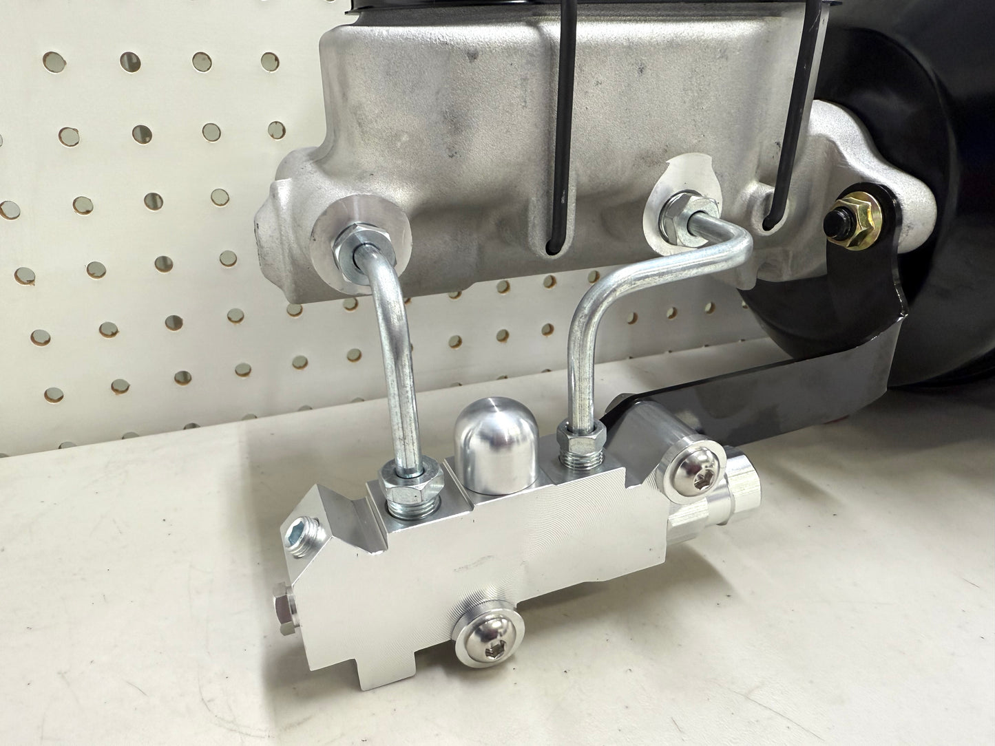 1958-1964 CHEVY FULL-SIZE / IMPALA 8" POWER BRAKE DUAL BOOSTER MASTER CONVERSION KIT (FOR DISC & DISC BRAKE) / BLACK & SILVER COMBO