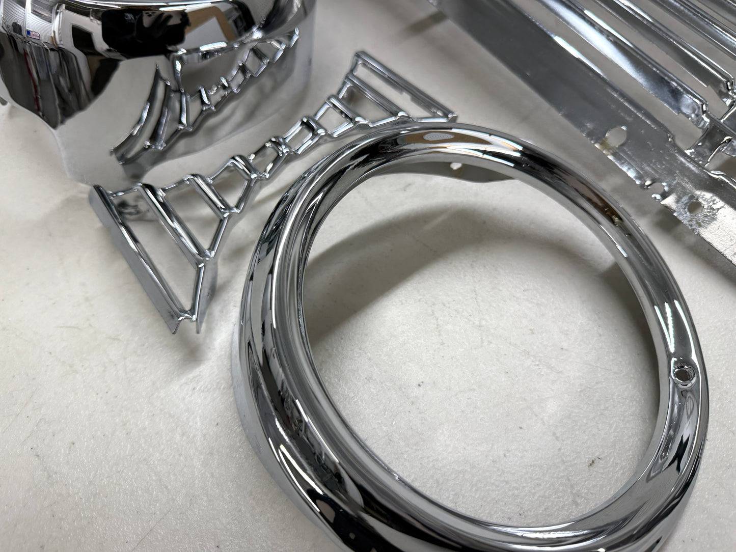 [ORIGINAL OEM RESTORED] 1961 CHEVY IMPALA / FULL SIZE FRONT GRILL (GRILLE) with HEADLAMP BEZELS COMPLETE SET / CHROME FINISH