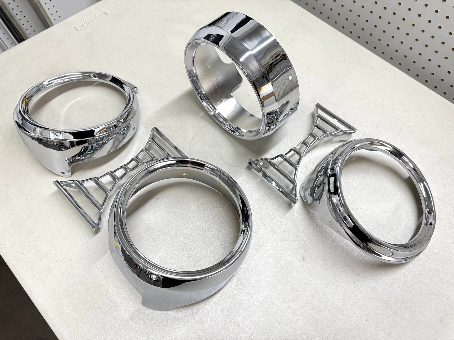 [ORIGINAL OEM RESTORED] 1961 CHEVY IMPALA / FULL SIZE HEADLIGHT HEADLAMP BEZELS with MOLDING DIVIDER SET 1PAIR / CHROME FINISH