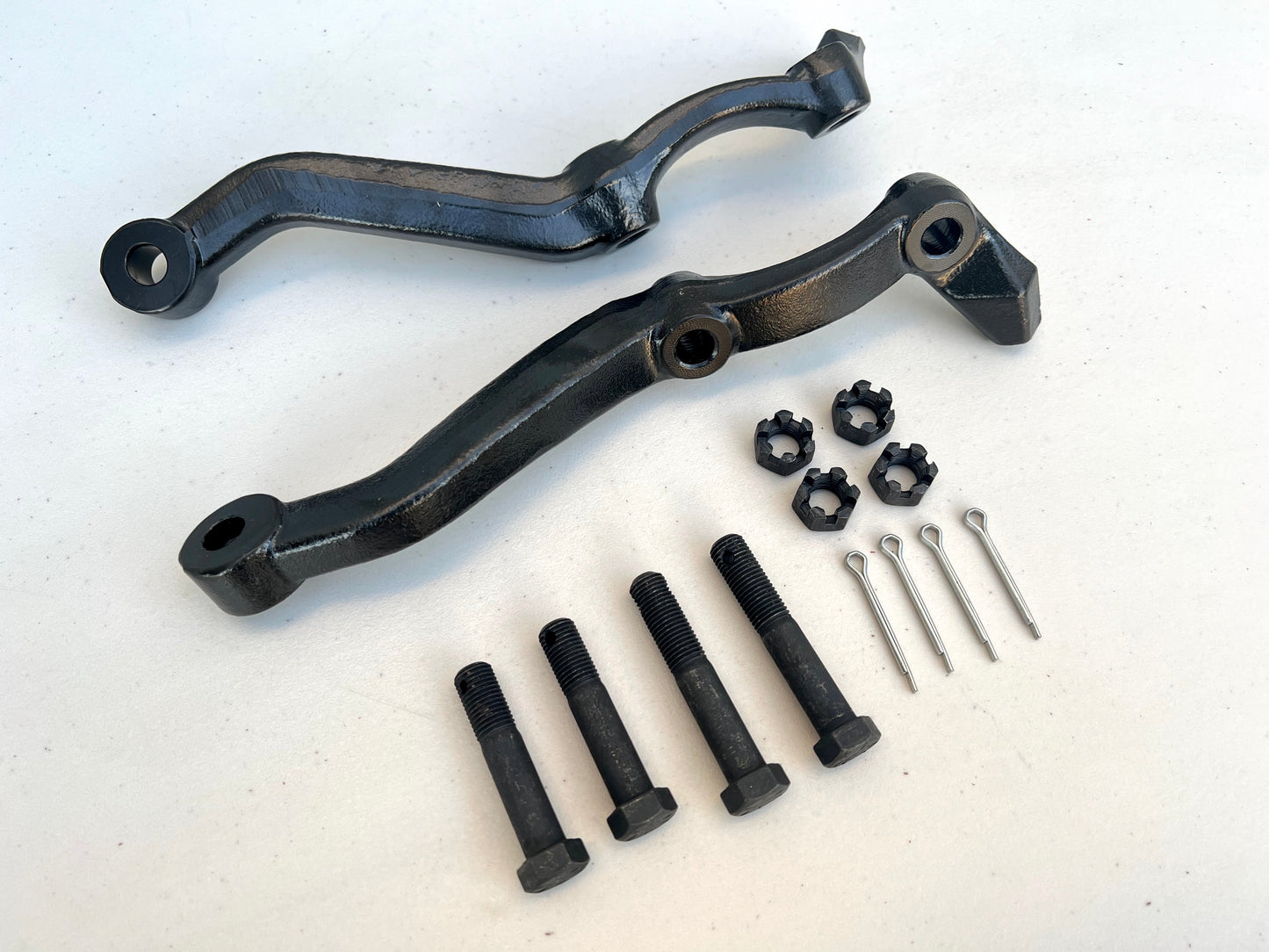 1959-64 CHEVY IMPALA BELAIR DRUM BRAKE SPINDLE STEERING ARM KNUCKLES (PAIR) / BLACK POWDERCOAT FINISH [NEW]