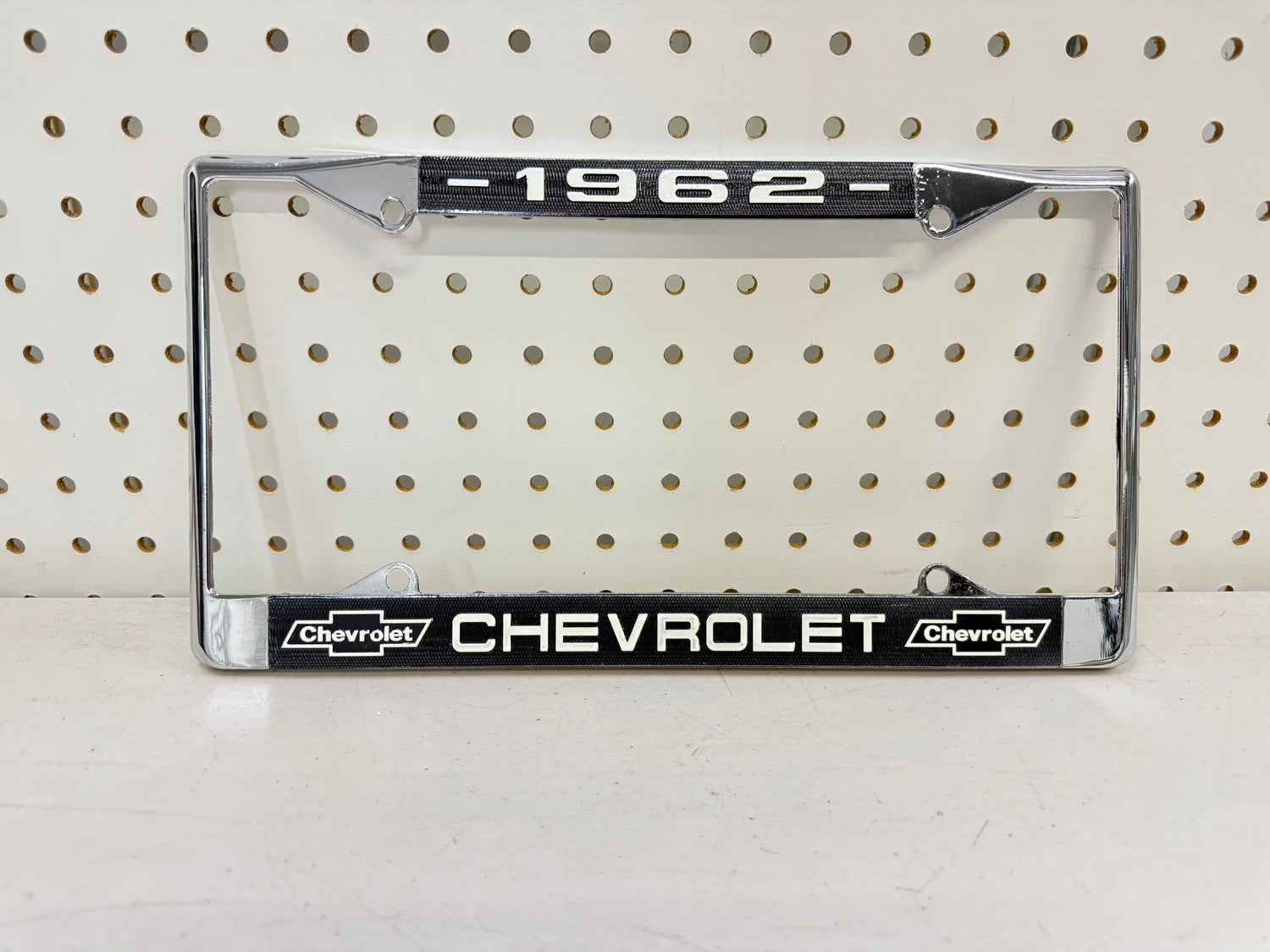 1962 CHEVY CHEVROLET GM LICENSED VINTAGE FRONT REAR LICENSE PLATE HOLDER RETAINER FRAME WITH DUAL BOWTIE LOGOS