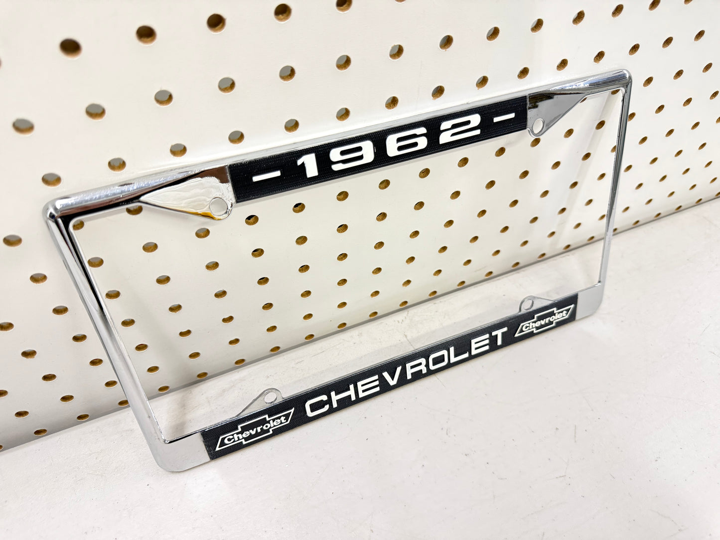 1962 CHEVY CHEVROLET GM LICENSED VINTAGE FRONT REAR LICENSE PLATE HOLDER RETAINER FRAME WITH DUAL BOWTIE LOGOS