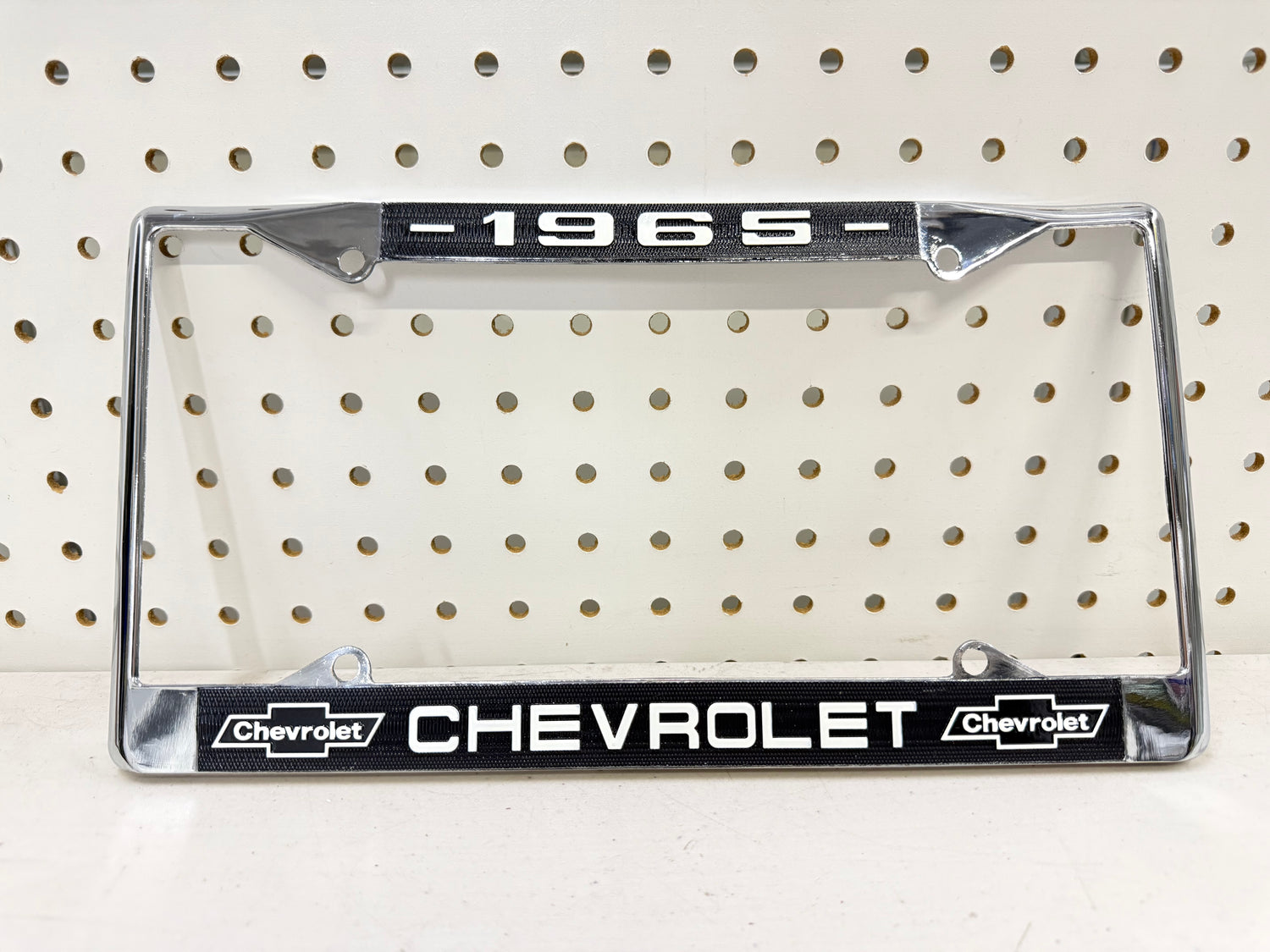 1965 CHEVY CHEVROLET GM LICENSED VINTAGE FRONT REAR LICENSE PLATE HOLDER RETAINER FRAME WITH DUAL BOWTIE LOGOS