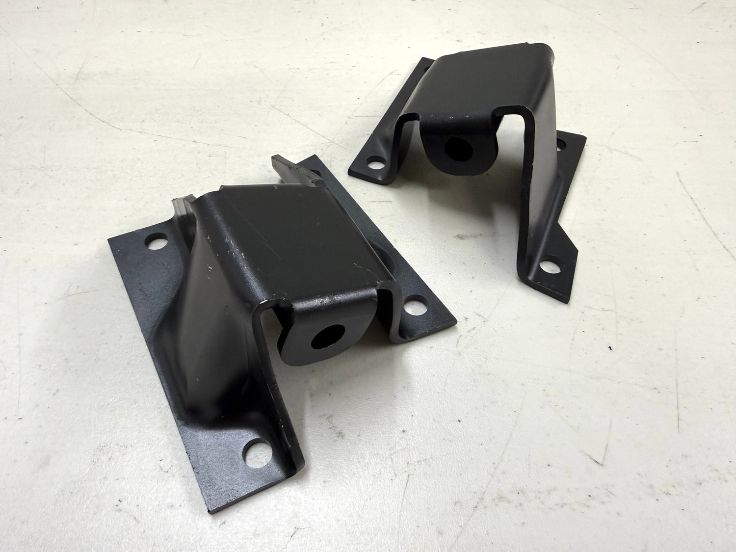 1958-64 CHEVY IMPALA BELAIR BISCAYNE V8 ENGINE FRAME MOUNTS (PAIR) / [NEW]
