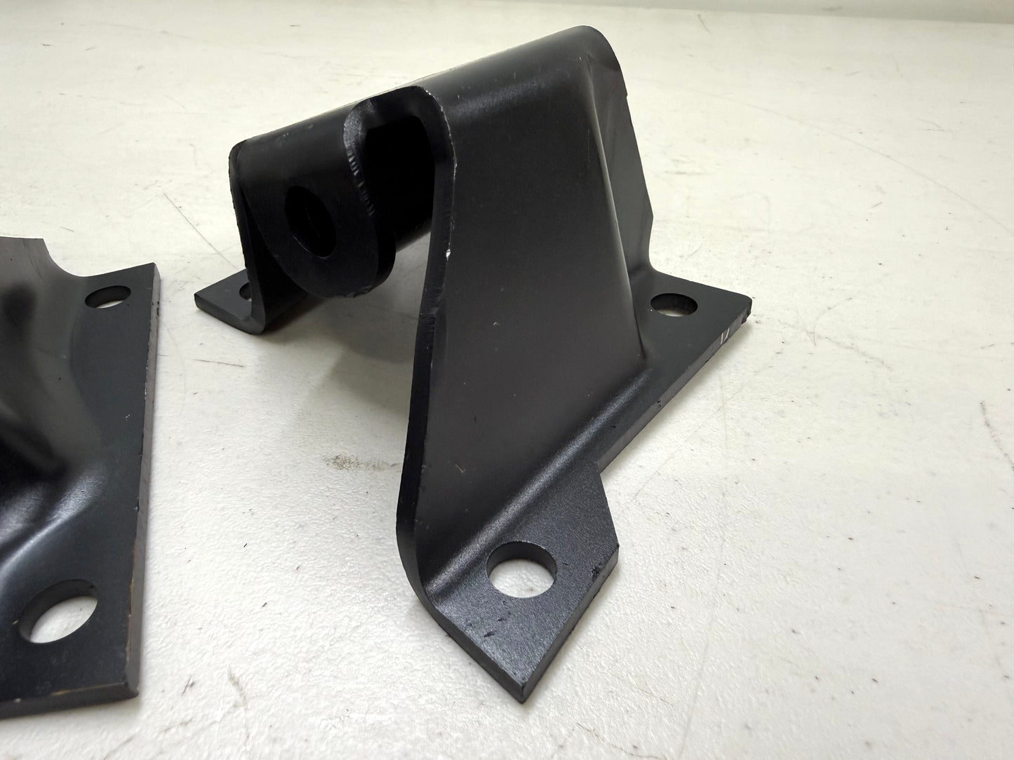 1958-64 CHEVY IMPALA BELAIR BISCAYNE V8 ENGINE FRAME MOUNTS (PAIR) / [NEW]
