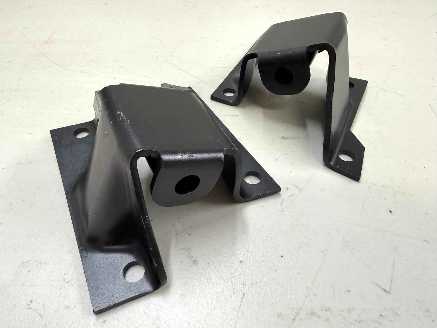 1958-64 CHEVY IMPALA BELAIR BISCAYNE V8 ENGINE FRAME MOUNTS (PAIR) / [NEW]