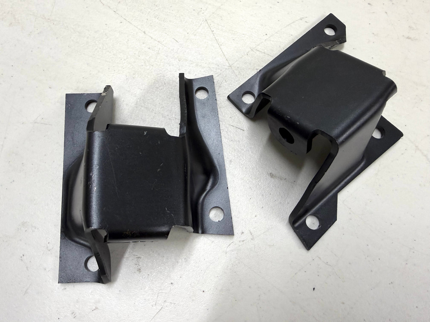 1958-64 CHEVY IMPALA BELAIR BISCAYNE V8 ENGINE FRAME MOUNTS (PAIR) / [NEW]