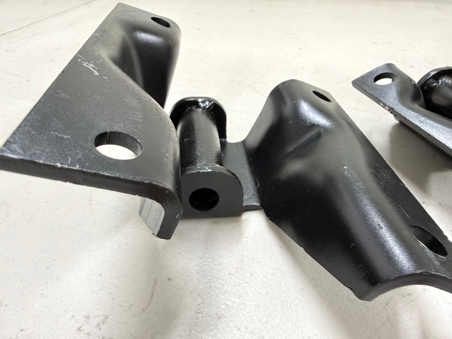 1958-64 CHEVY IMPALA BELAIR BISCAYNE V8 ENGINE FRAME MOUNTS (PAIR) / [NEW]