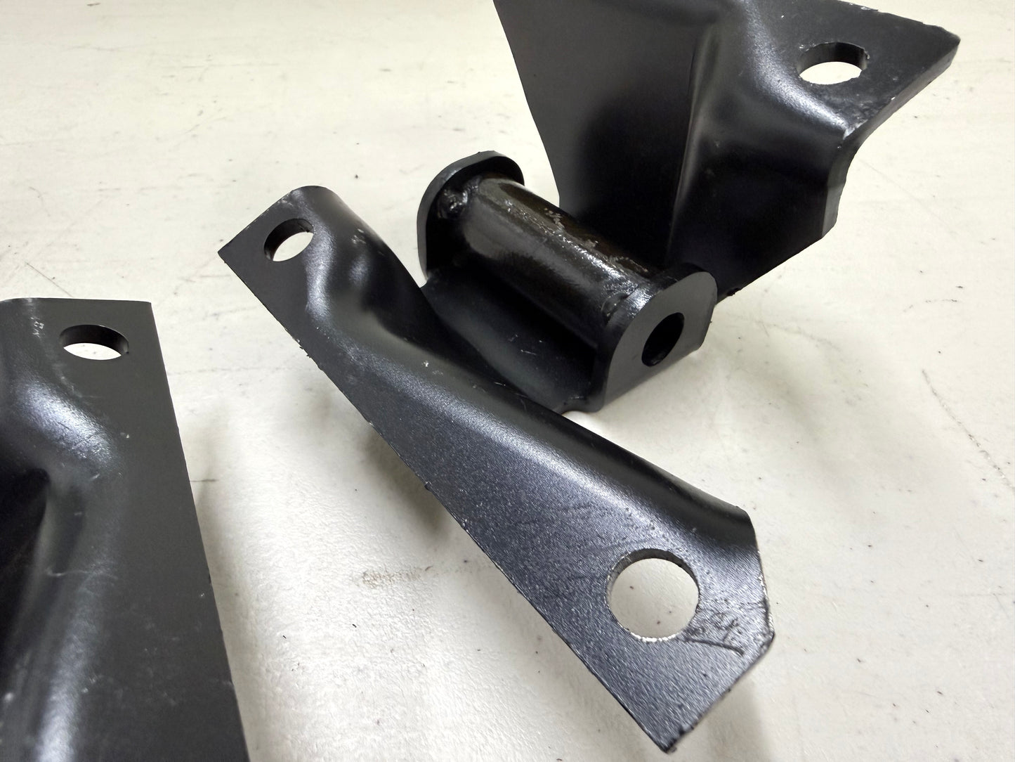 1958-64 CHEVY IMPALA BELAIR BISCAYNE V8 ENGINE FRAME MOUNTS (PAIR) / [NEW]