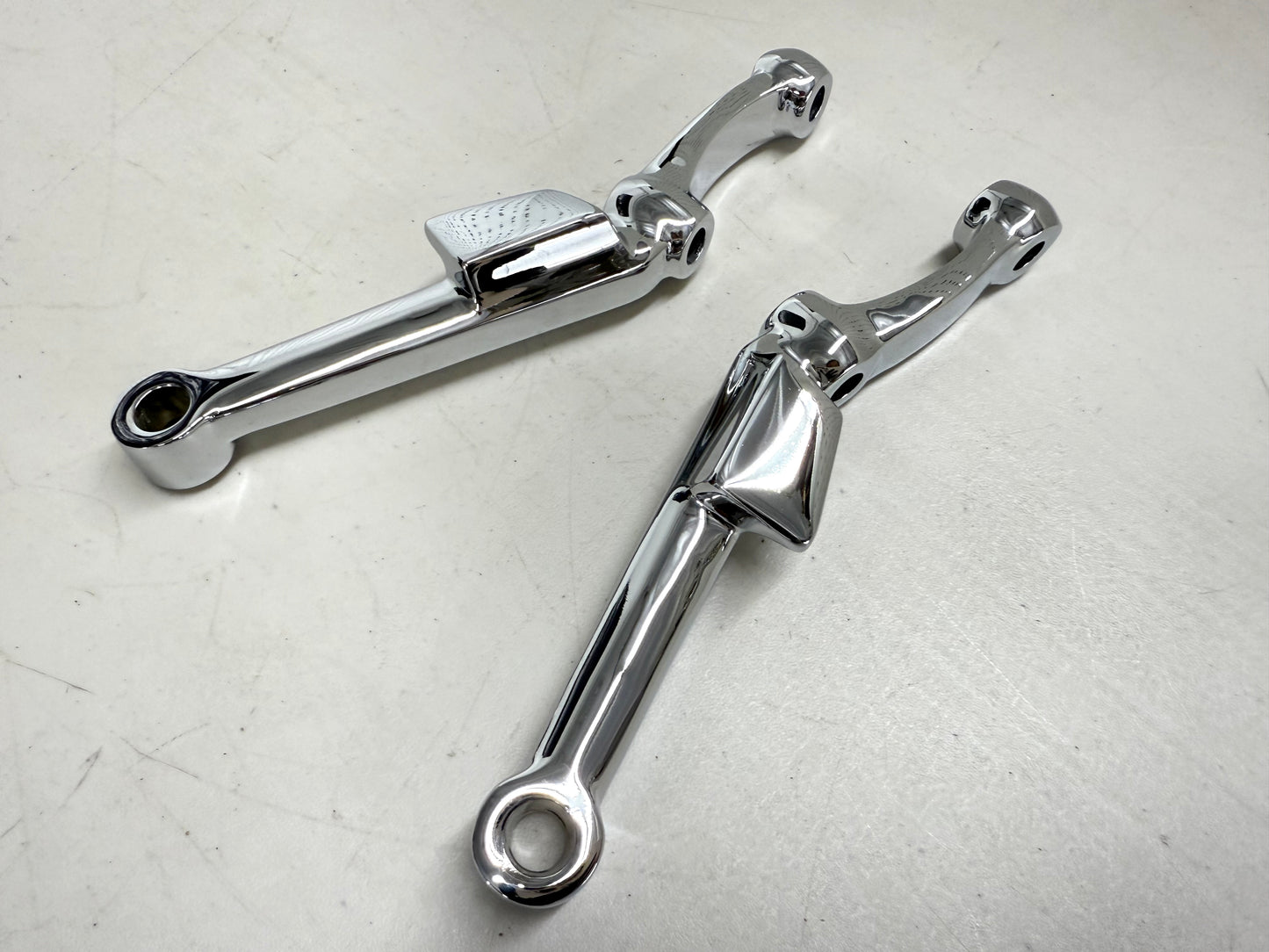 1955-57 CHEVY BEL AIR / FULL SIZE DRUM BRAKE SPINDLE STEERING ARM KNUCKLES (PAIR) / SHOW CHROME FINISH [NEW]