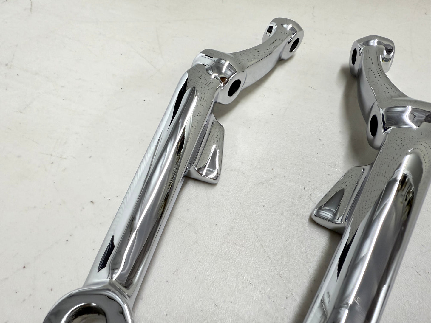1955-57 CHEVY BEL AIR / FULL SIZE DRUM BRAKE SPINDLE STEERING ARM KNUCKLES (PAIR) / SHOW CHROME FINISH [NEW]