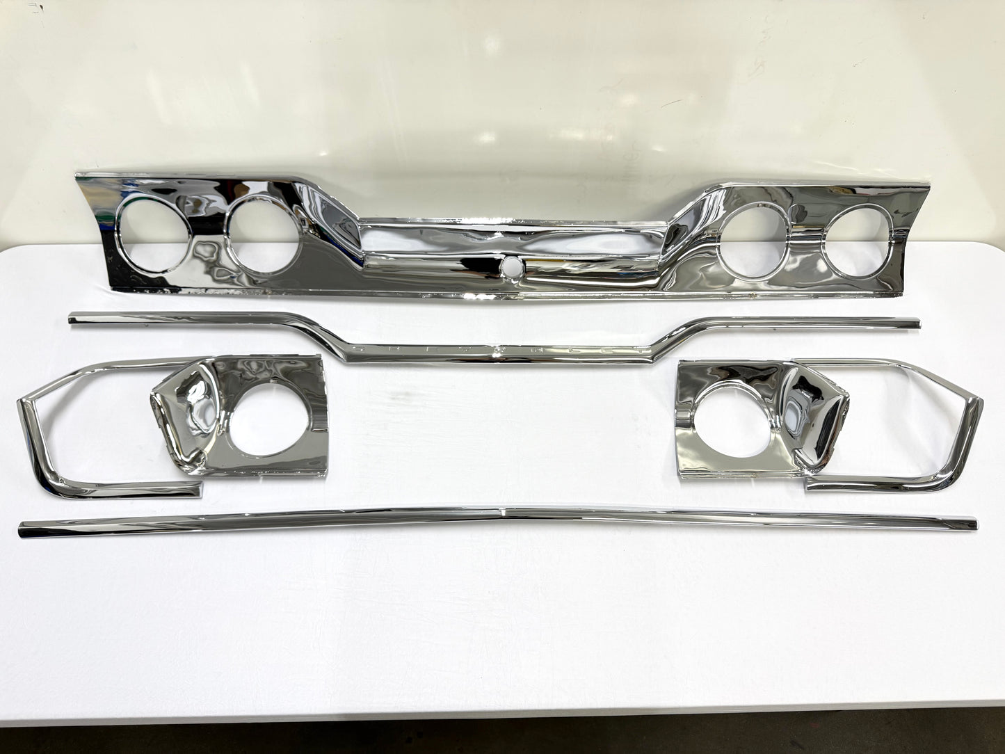 [ORIGINAL OEM RESTORED] 1963 CHEVY IMPALA REAR TRUNK LID PANEL , TAILLIGHT COVE TRIM INSERTS 3PC & TRUNK UPPER LOWER CORNER MOLDINGS TRIMS 4PC COMPLETE SET / TRIPLE CHROME FINISH
