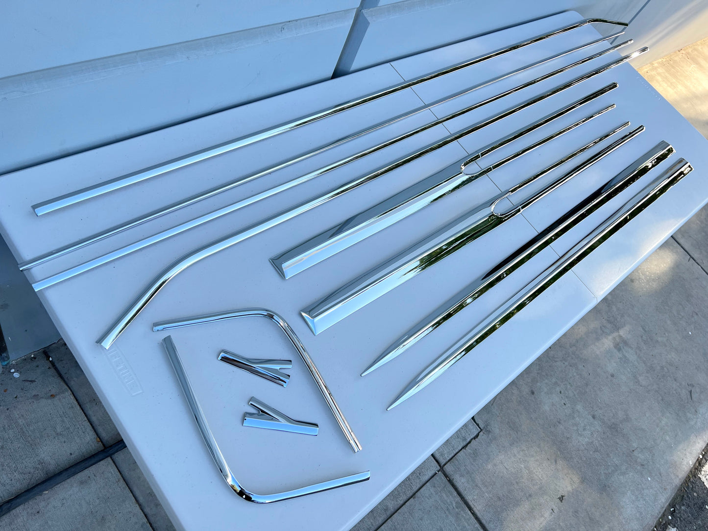 1961 CHEVY IMPALA 2 DOOR BODY SIDE MOLDING COMPLETE SET 16PC (CHROME FINISH)