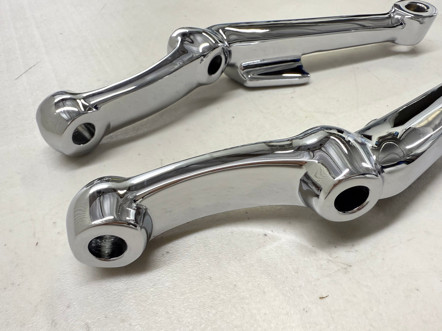 1955-57 CHEVY BEL AIR / FULL SIZE DRUM BRAKE SPINDLE STEERING ARM KNUCKLES (PAIR) / SHOW CHROME FINISH [NEW]