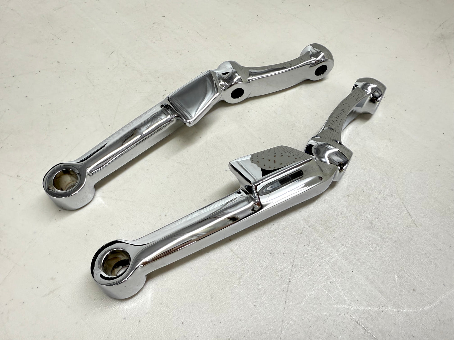 1955-57 CHEVY BEL AIR / FULL SIZE DRUM BRAKE SPINDLE STEERING ARM KNUCKLES (PAIR) / SHOW CHROME FINISH [NEW]