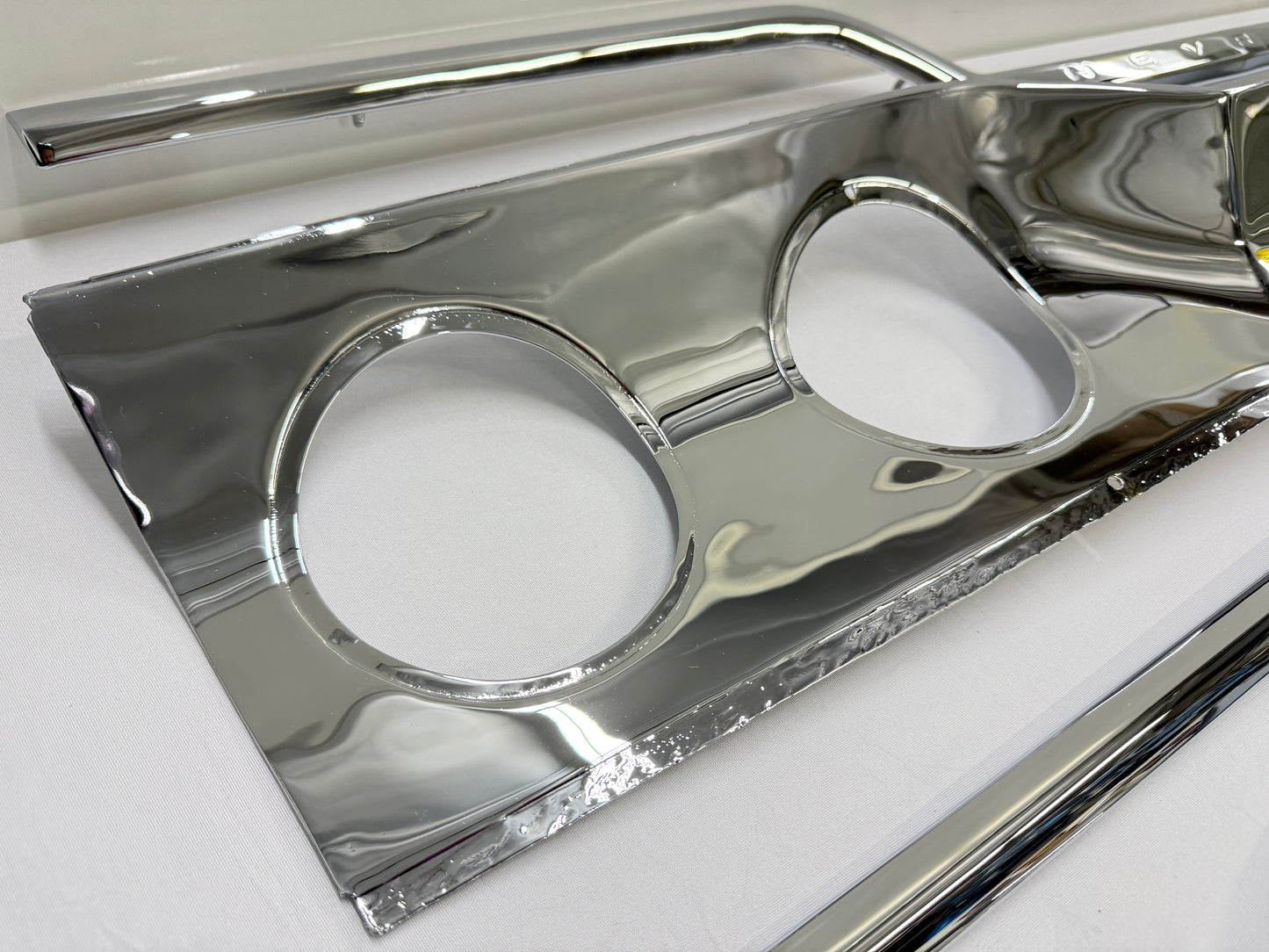 [ORIGINAL OEM RESTORED] 1963 CHEVY IMPALA REAR TRUNK LID PANEL , TAILLIGHT COVE TRIM INSERTS 3PC & TRUNK UPPER LOWER CORNER MOLDINGS TRIMS 4PC COMPLETE SET / TRIPLE CHROME FINISH