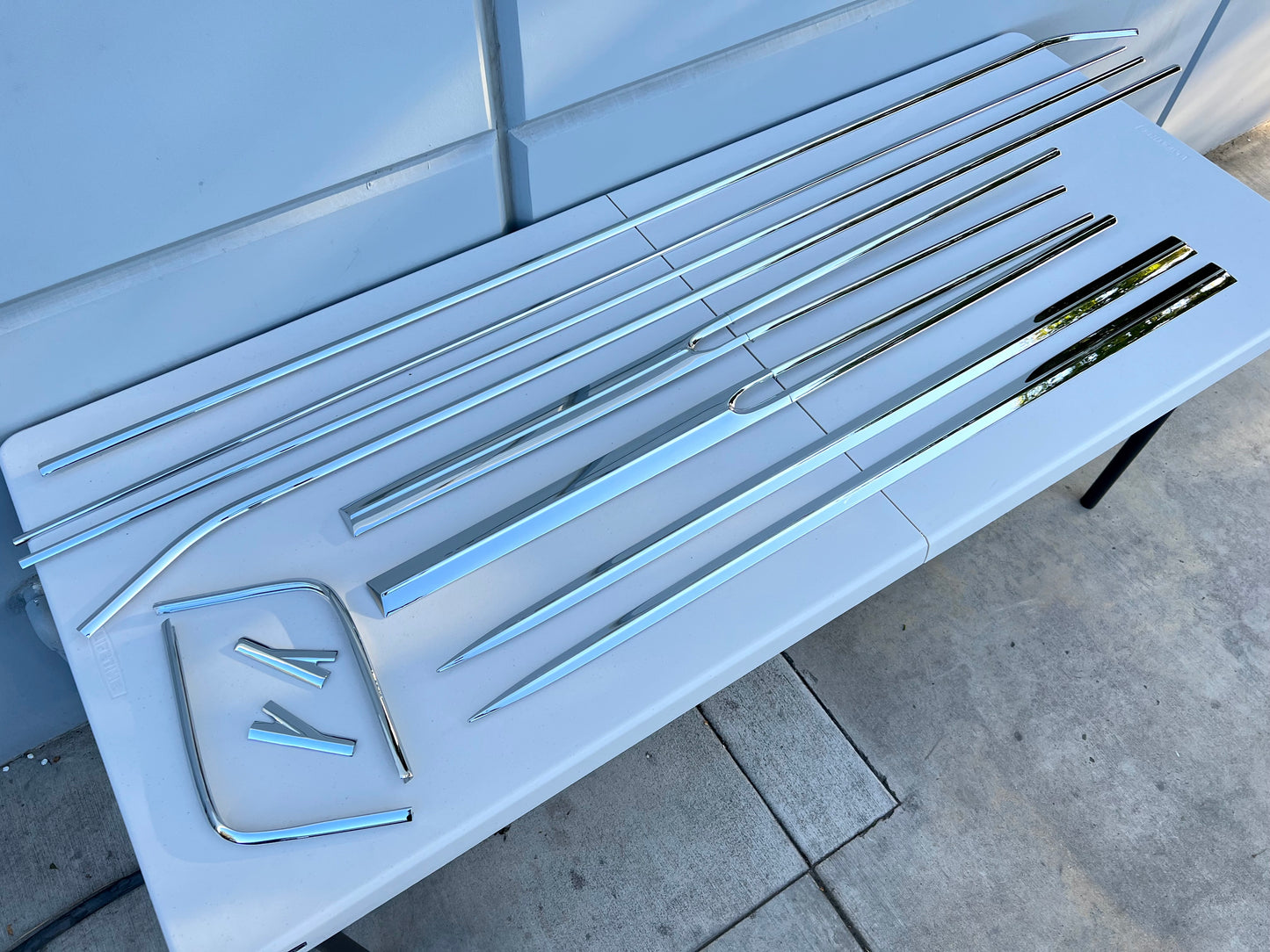 1961 CHEVY IMPALA 2 DOOR BODY SIDE MOLDING COMPLETE SET 16PC (CHROME FINISH)